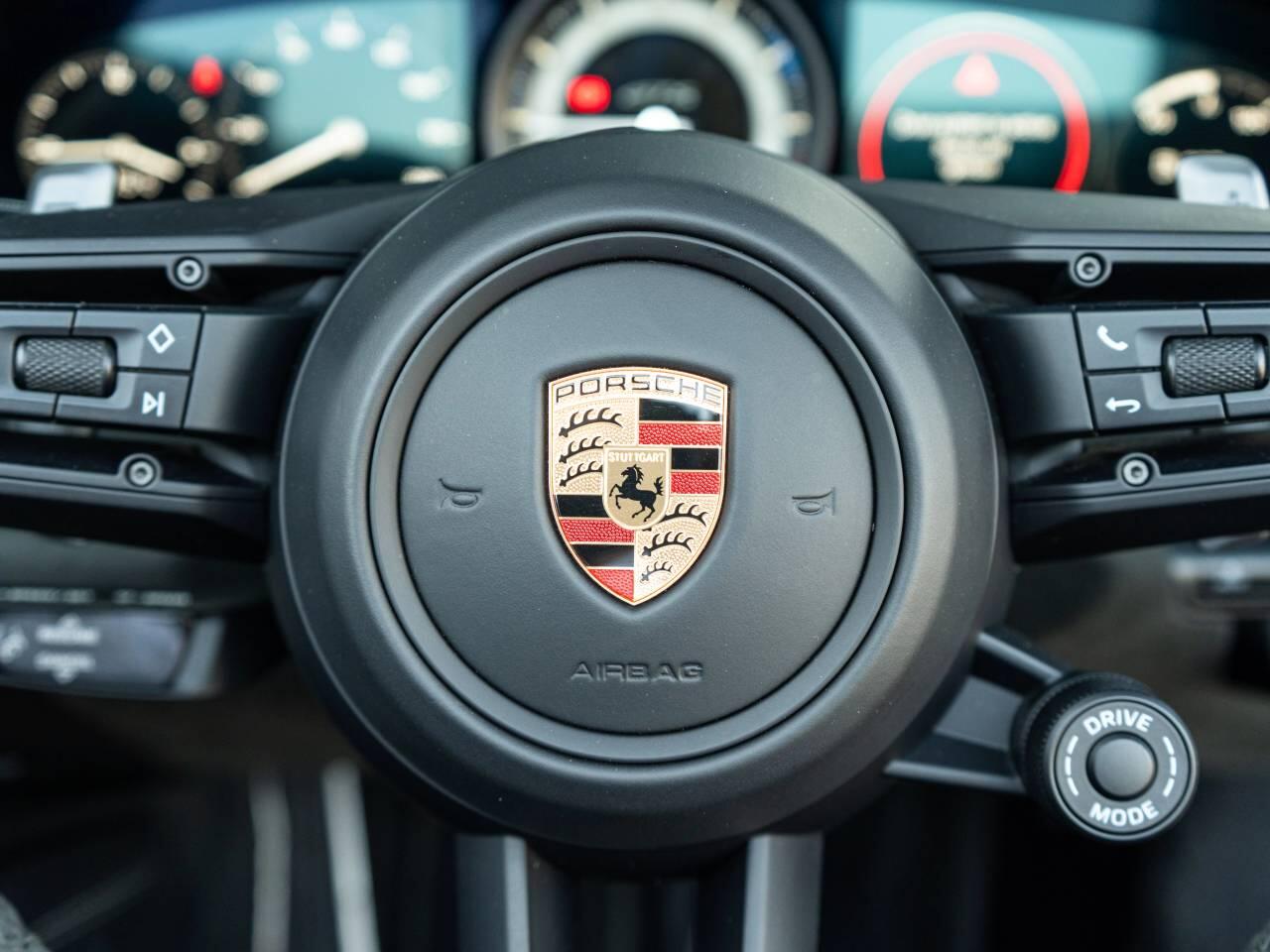 Porsche 911 view 18