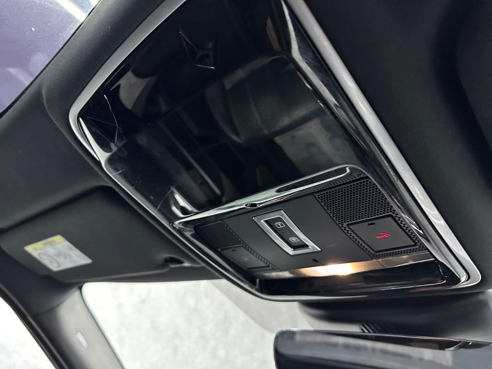 Land Rover Range Rover Velar view 19