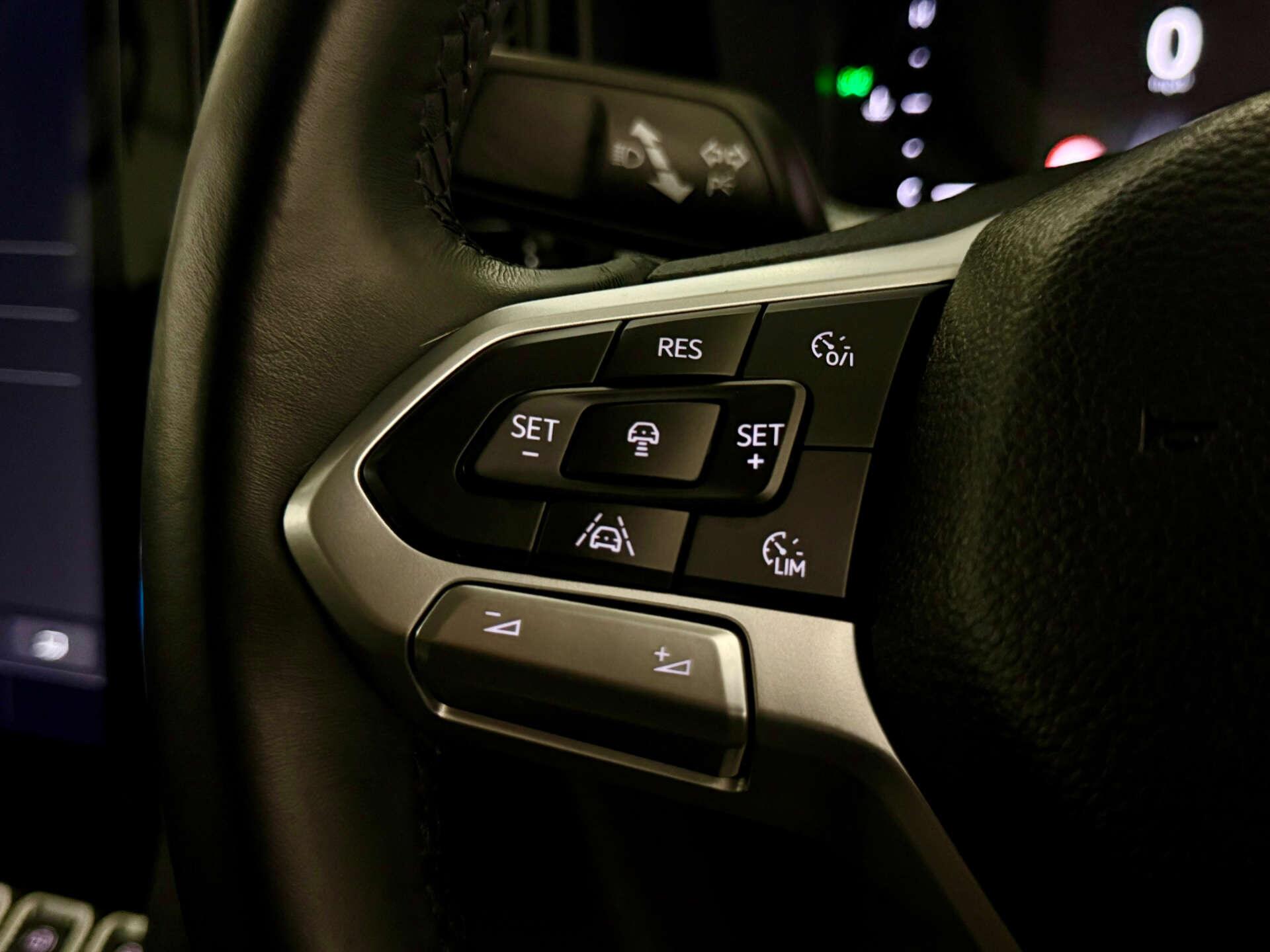 Volkswagen Amarok view 22