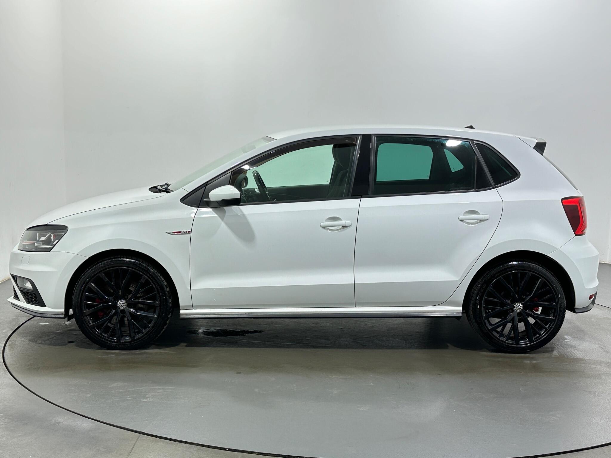 Volkswagen Polo view 5