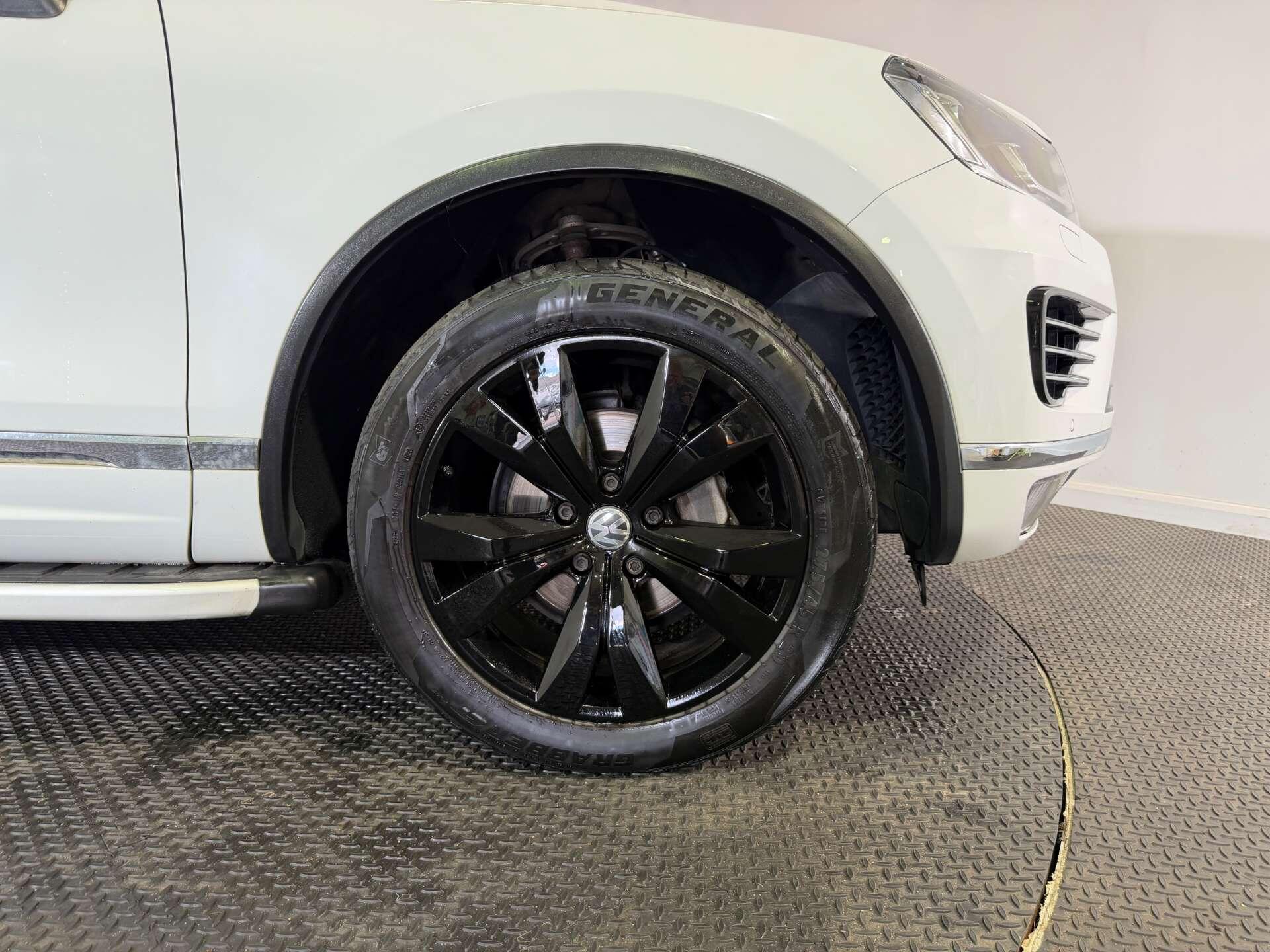 Volkswagen Touareg view 70
