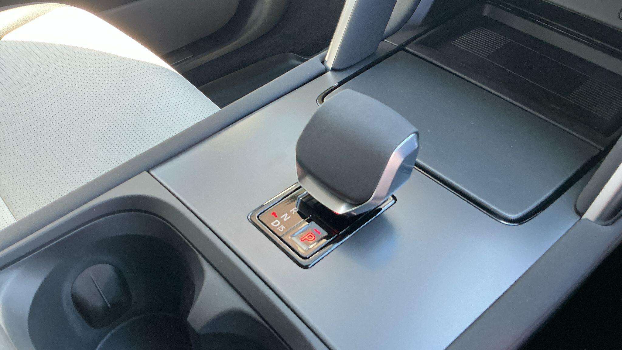 Land Rover Discovery Sport view 7