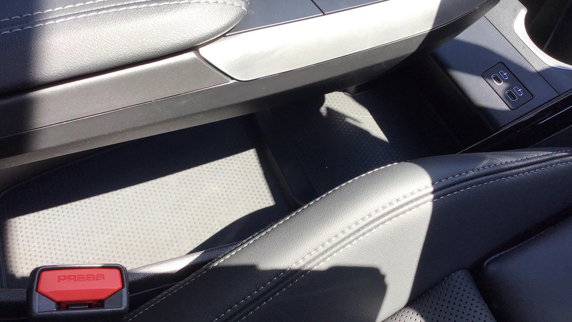 BMW iX1 view 27