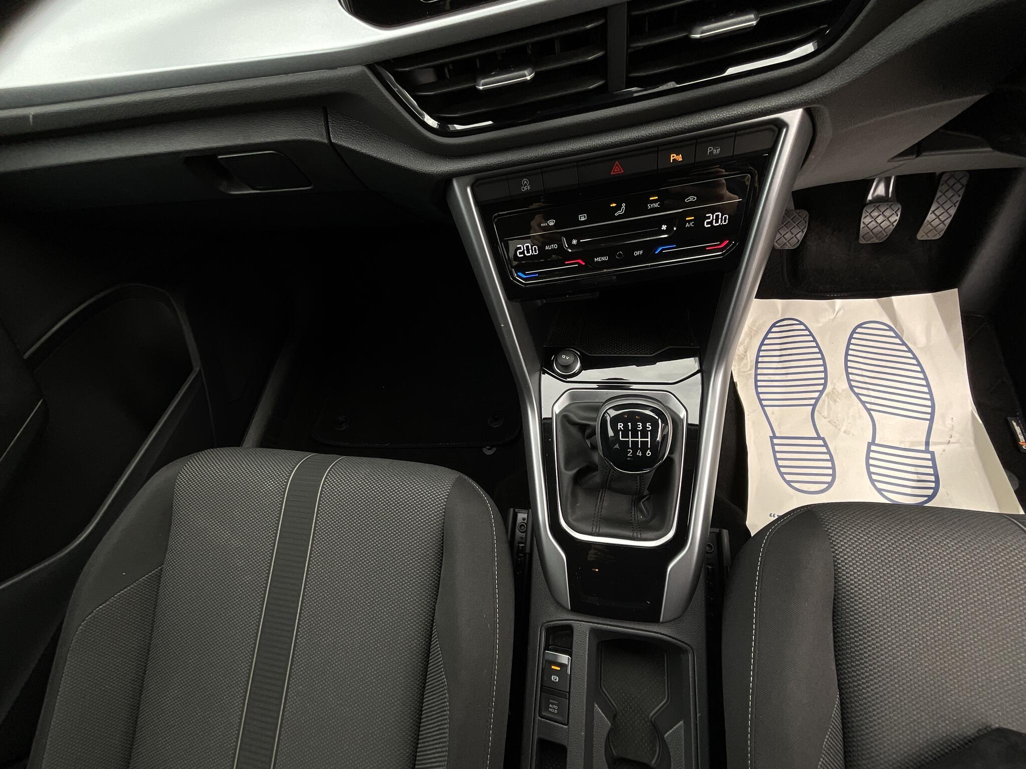 Volkswagen T-Roc view 32
