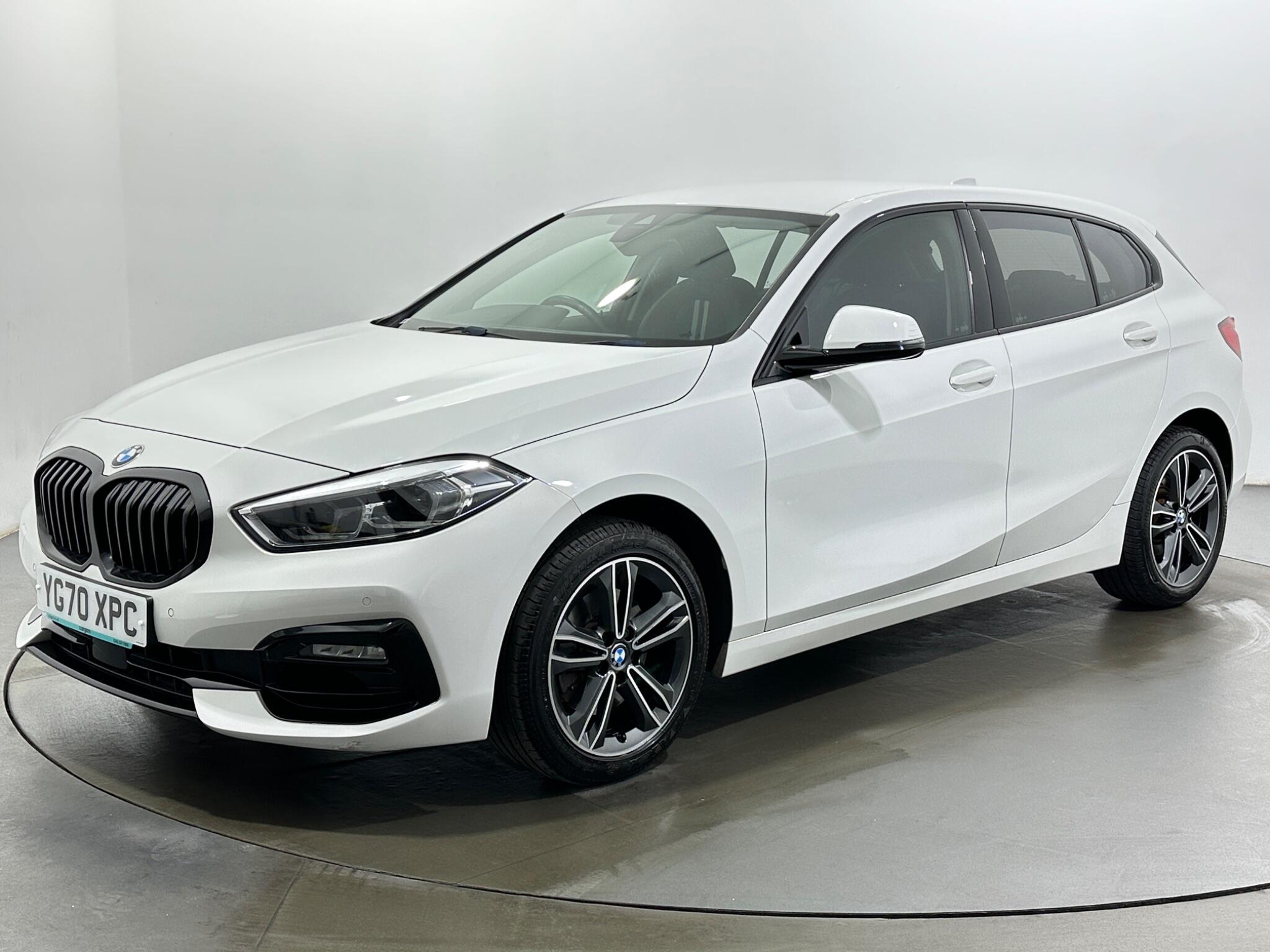 BMW 1 Series view 4
