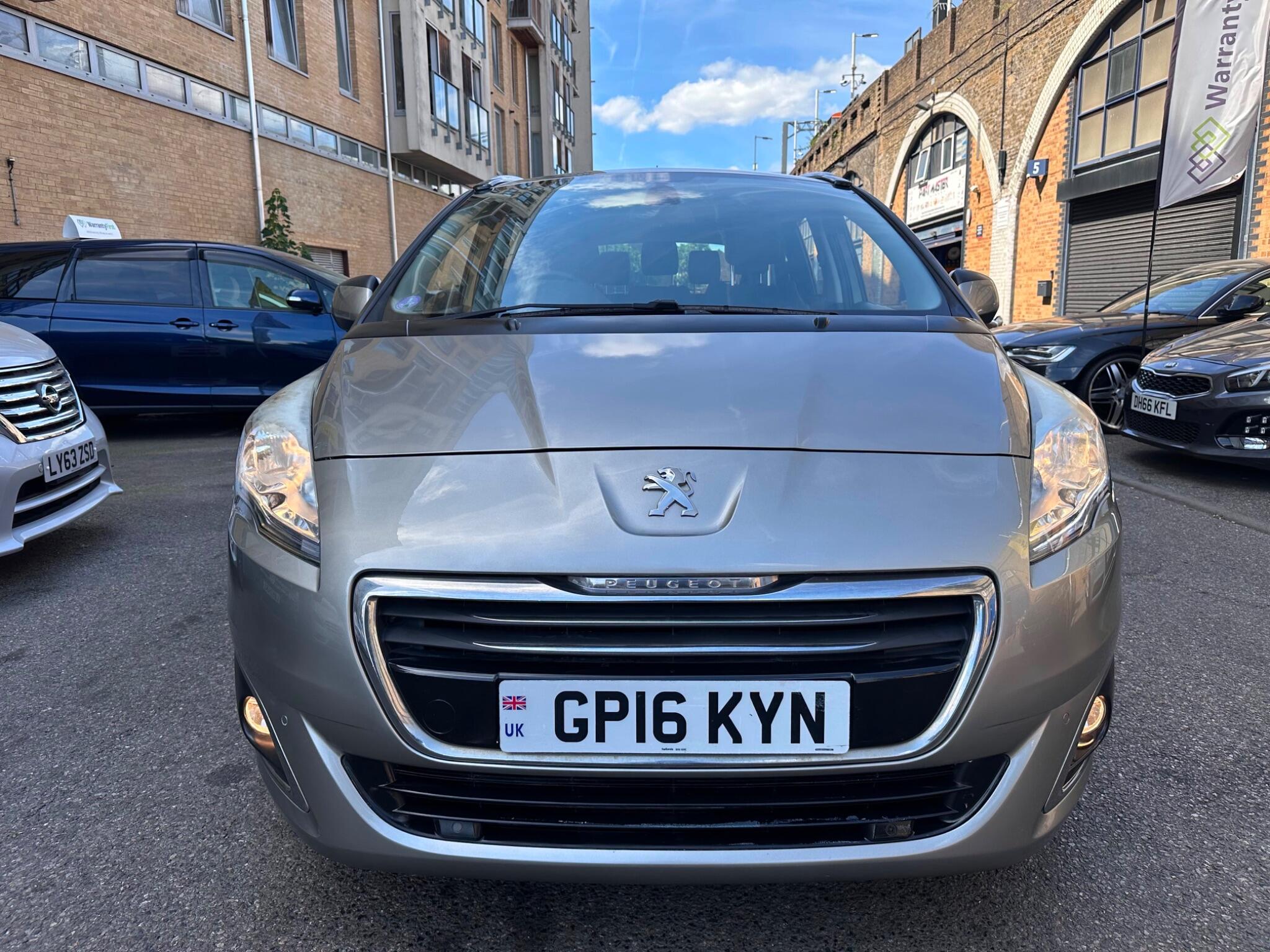 Peugeot 5008 view 5