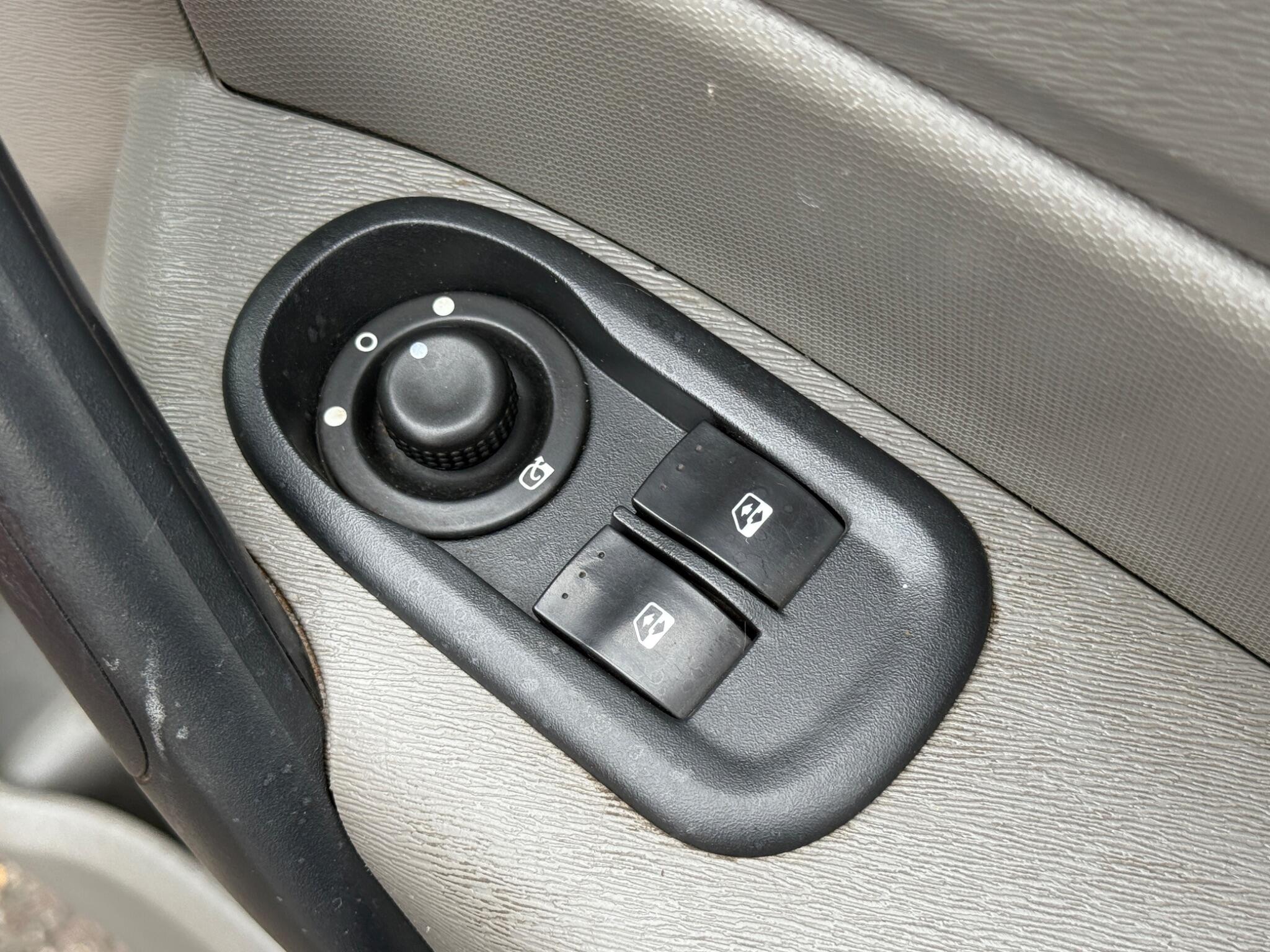 Renault Kangoo - Image 19