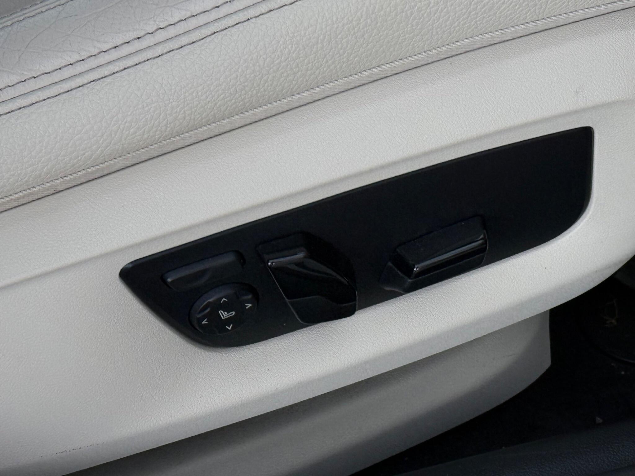 BMW 5 Series view 32