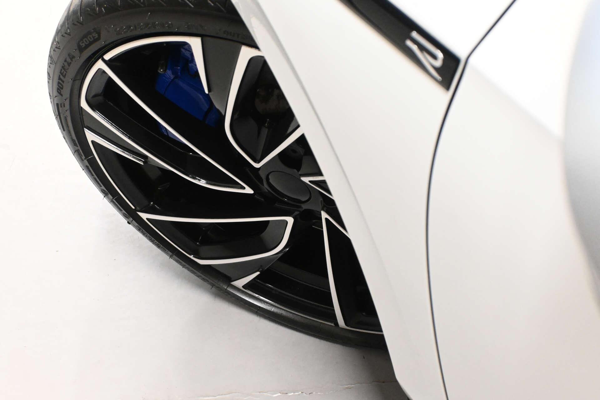 Volkswagen Golf view 18