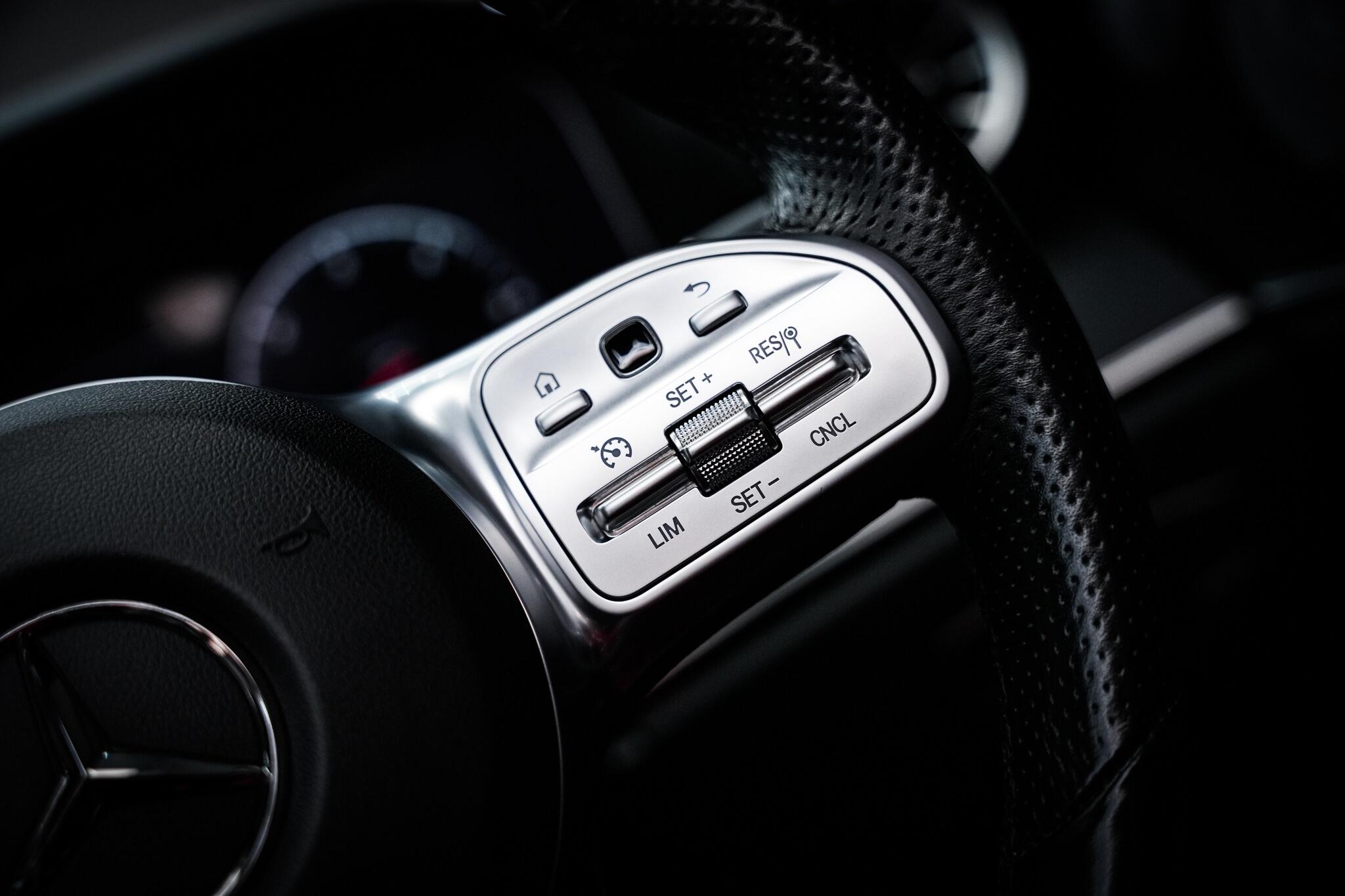 Mercedes-Benz E-Class view 49