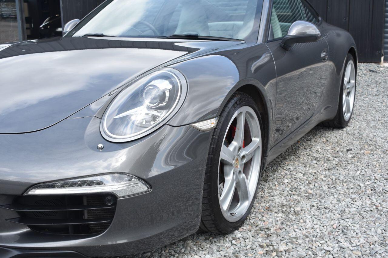Porsche 911 view 16