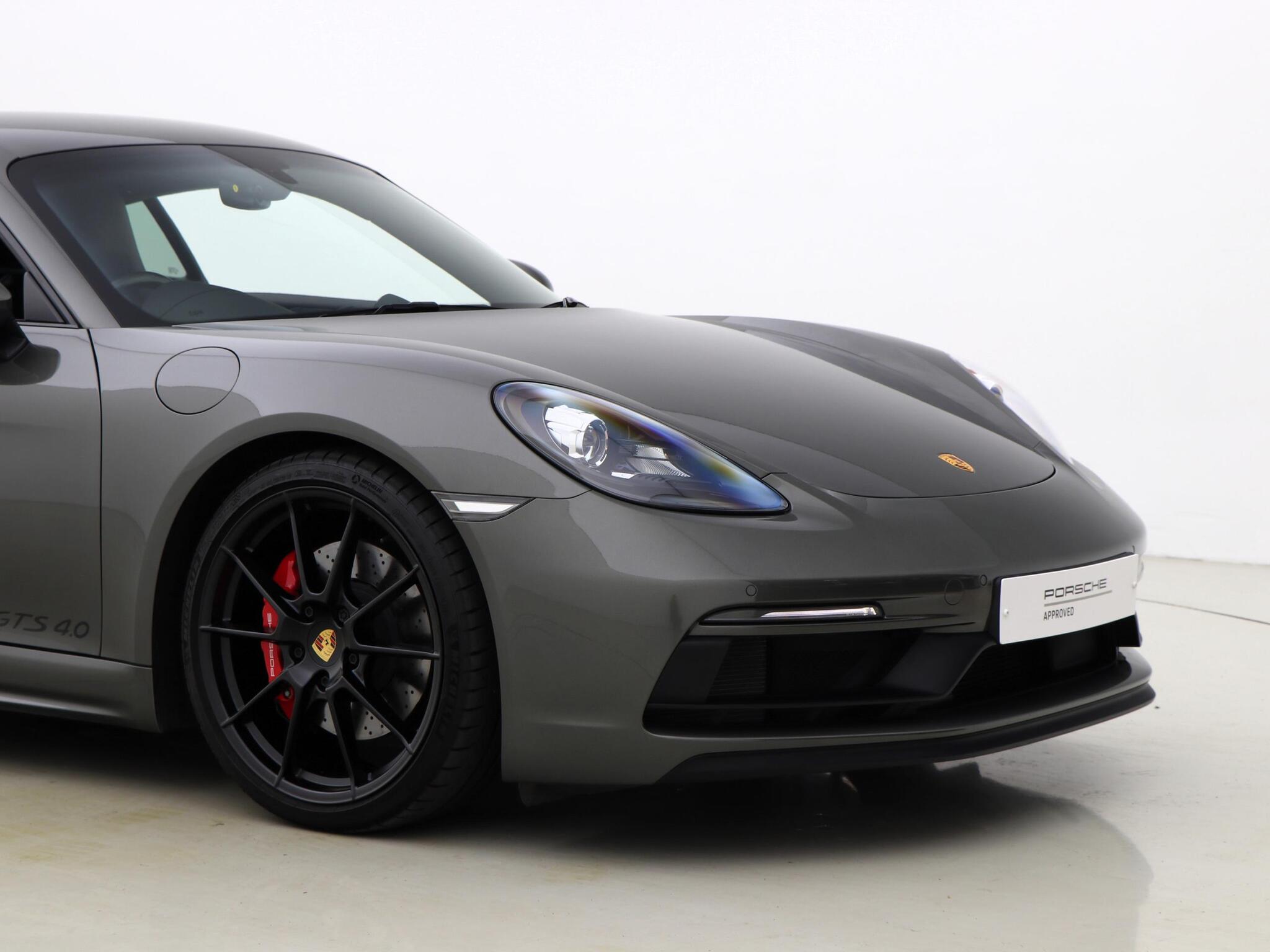 Porsche Cayman view 10