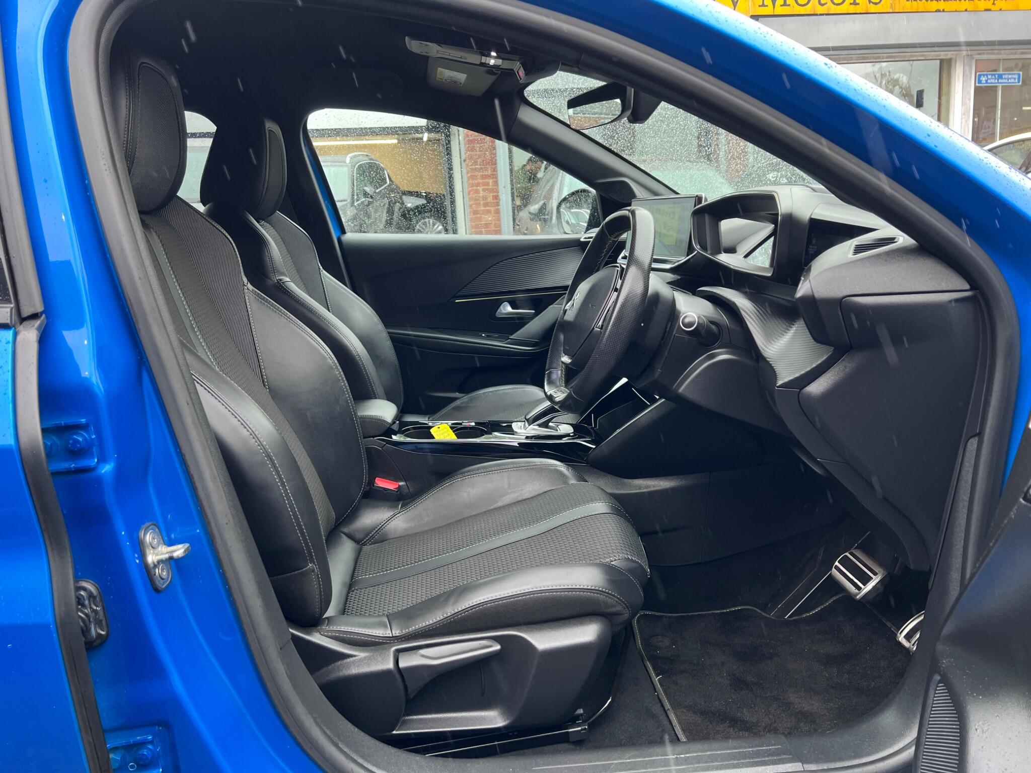 Peugeot E-208 view 17