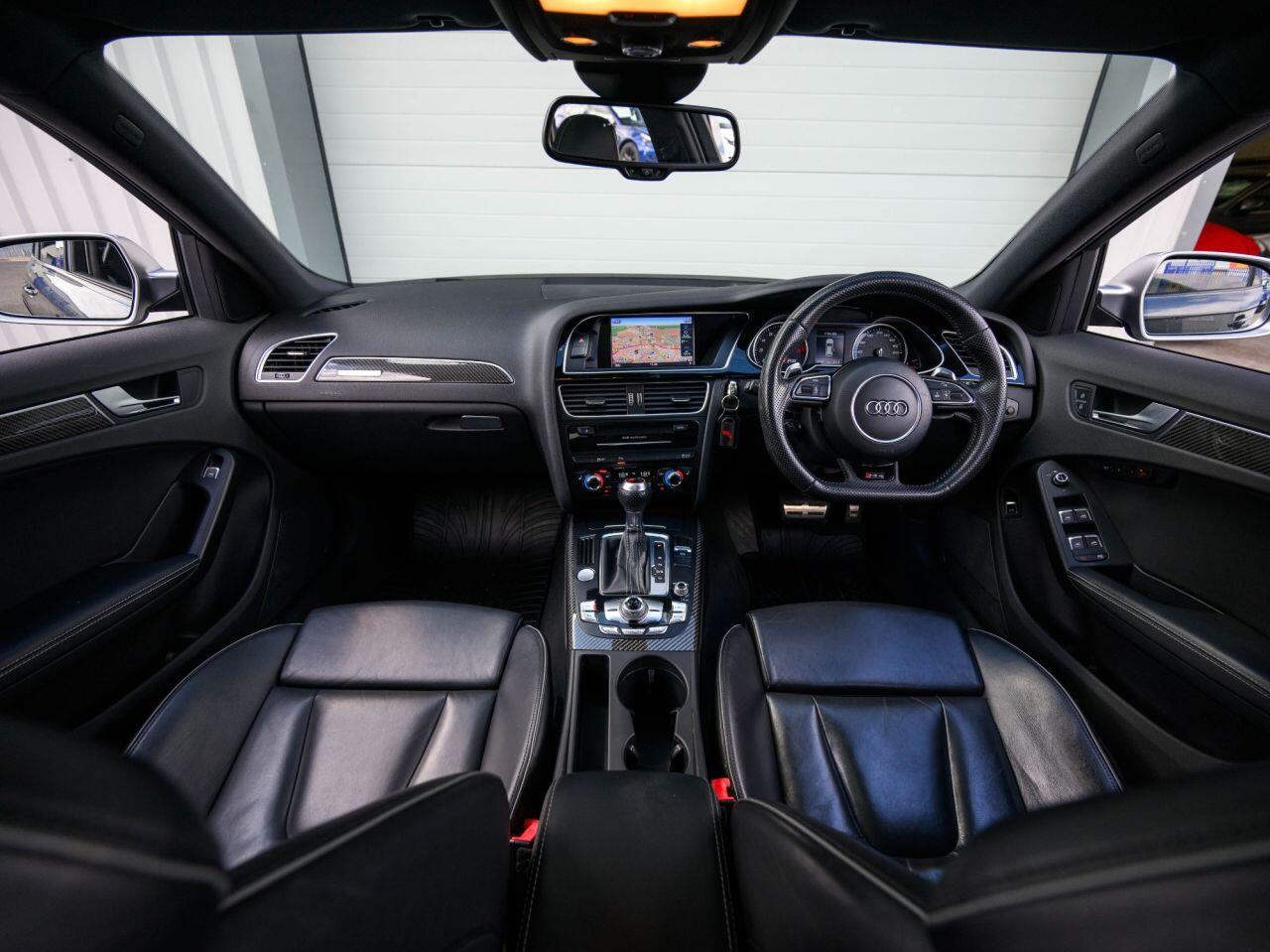 Audi RS4 view 3
