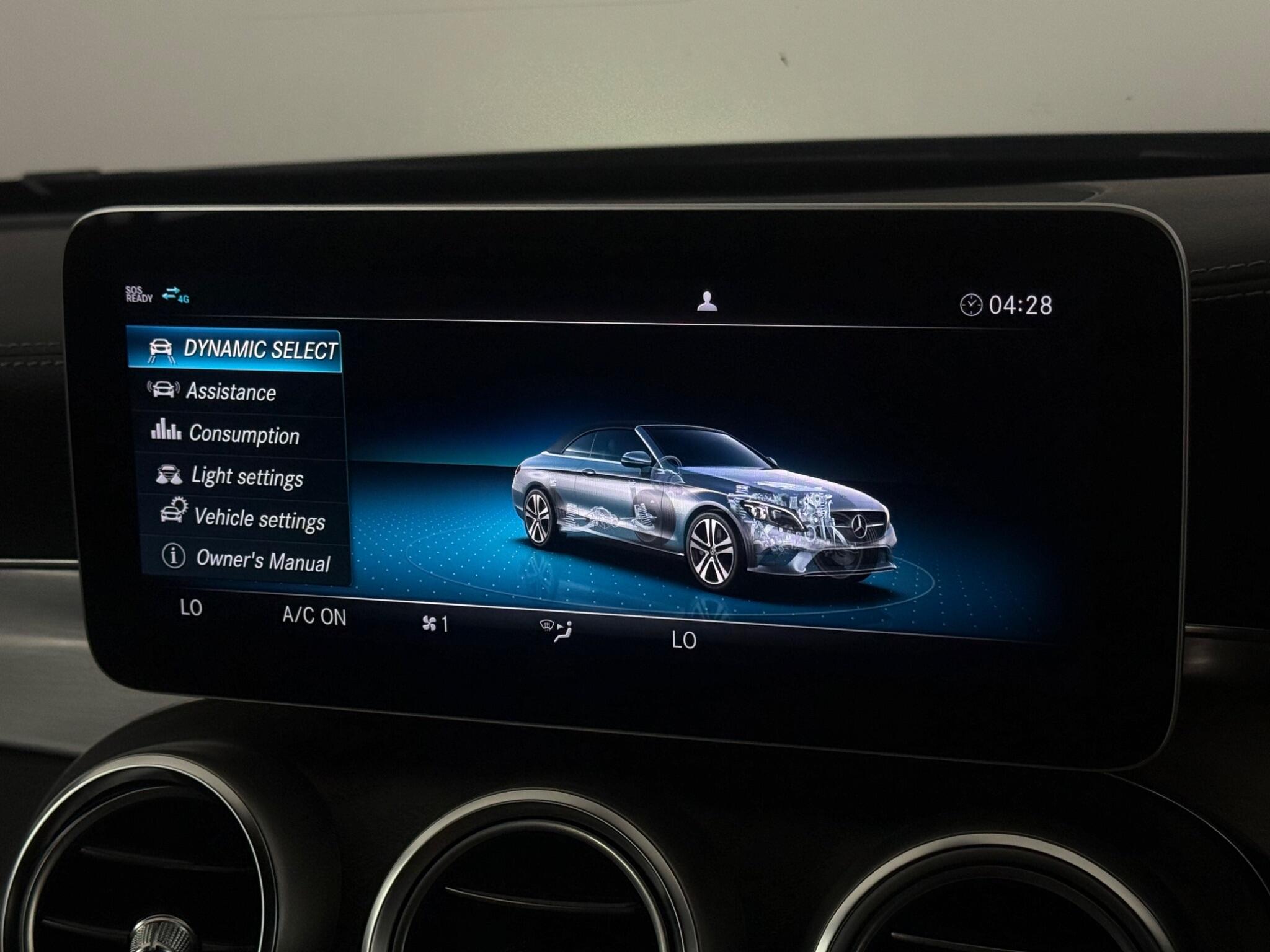 Mercedes-Benz C-Class view 29