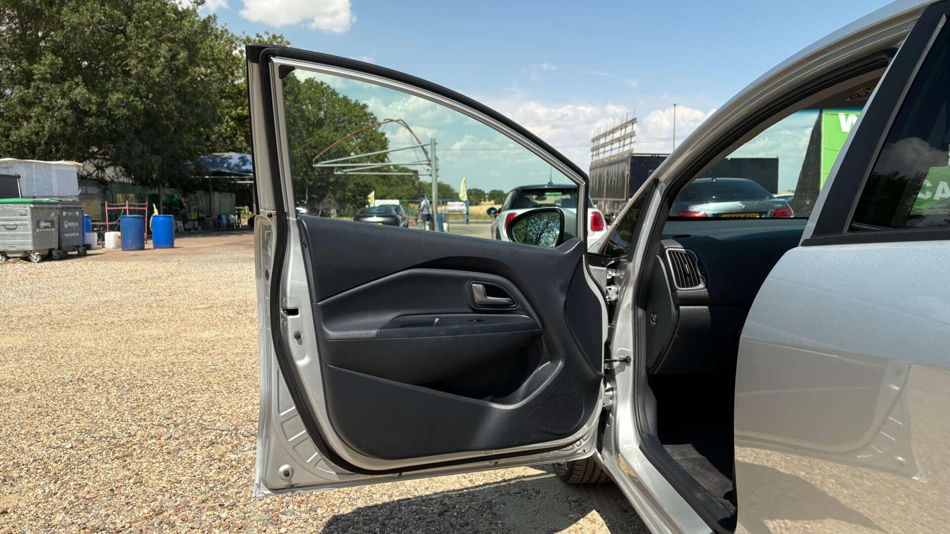 Kia Rio view 32