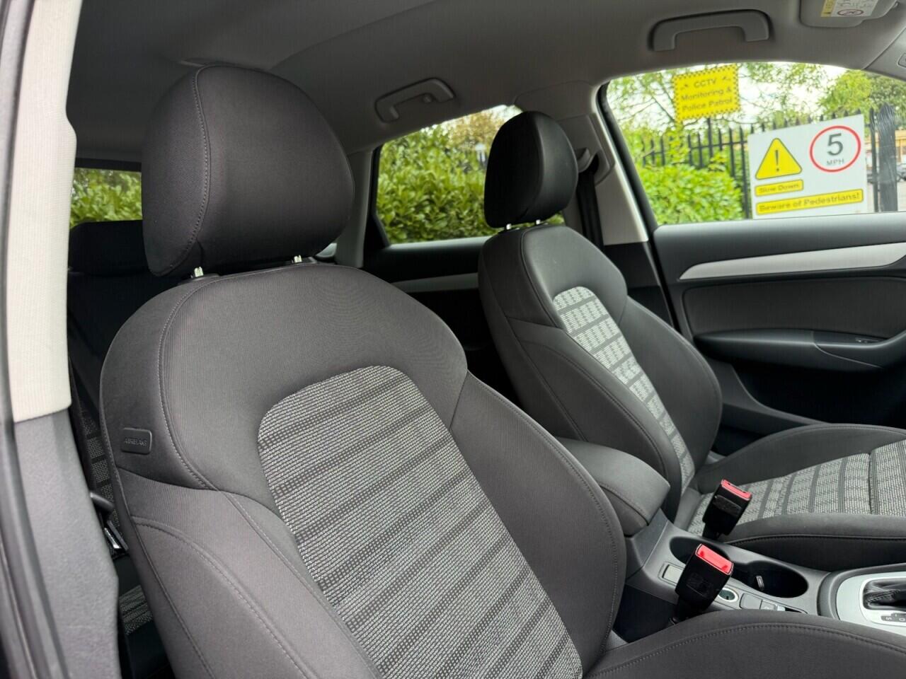 Audi Q3 view 13