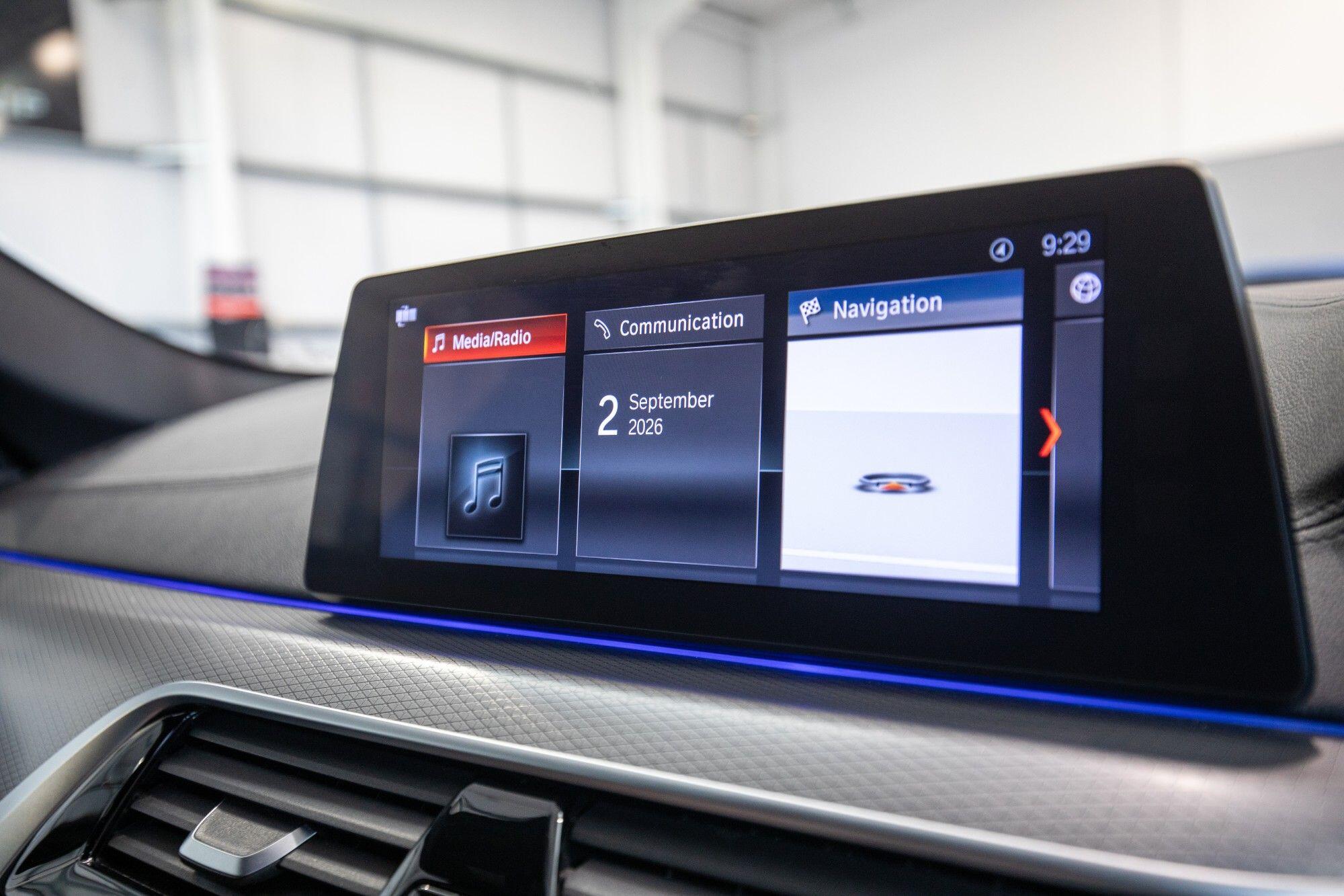 BMW 5 Series view 18