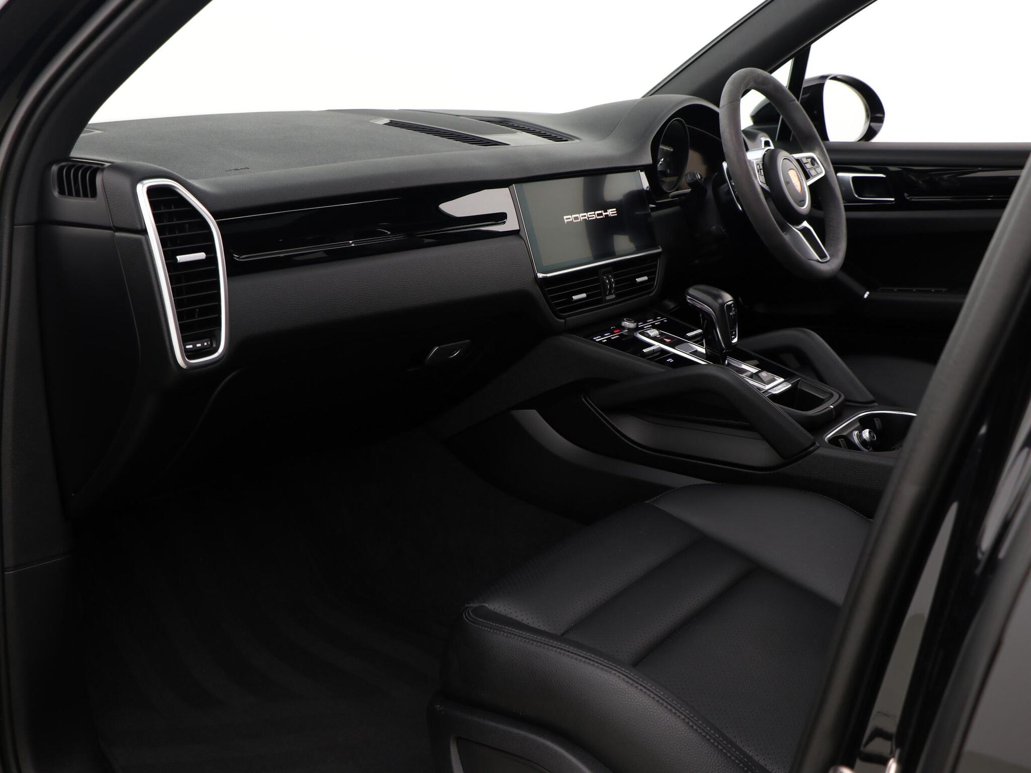 Porsche Cayenne view 3