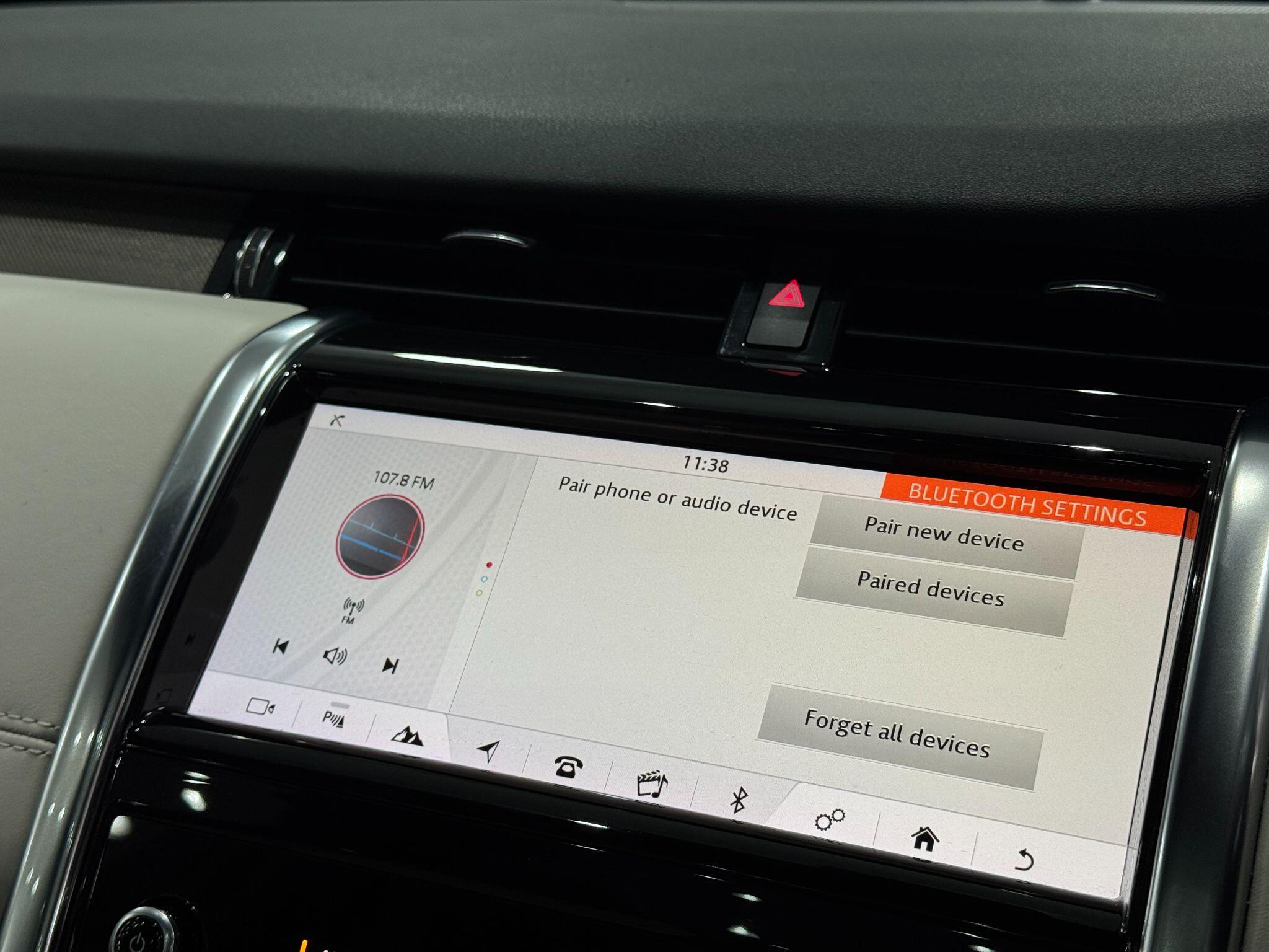 Land Rover Discovery Sport view 31