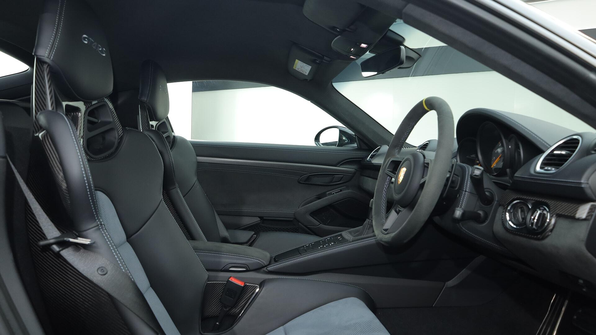 Porsche Cayman view 16