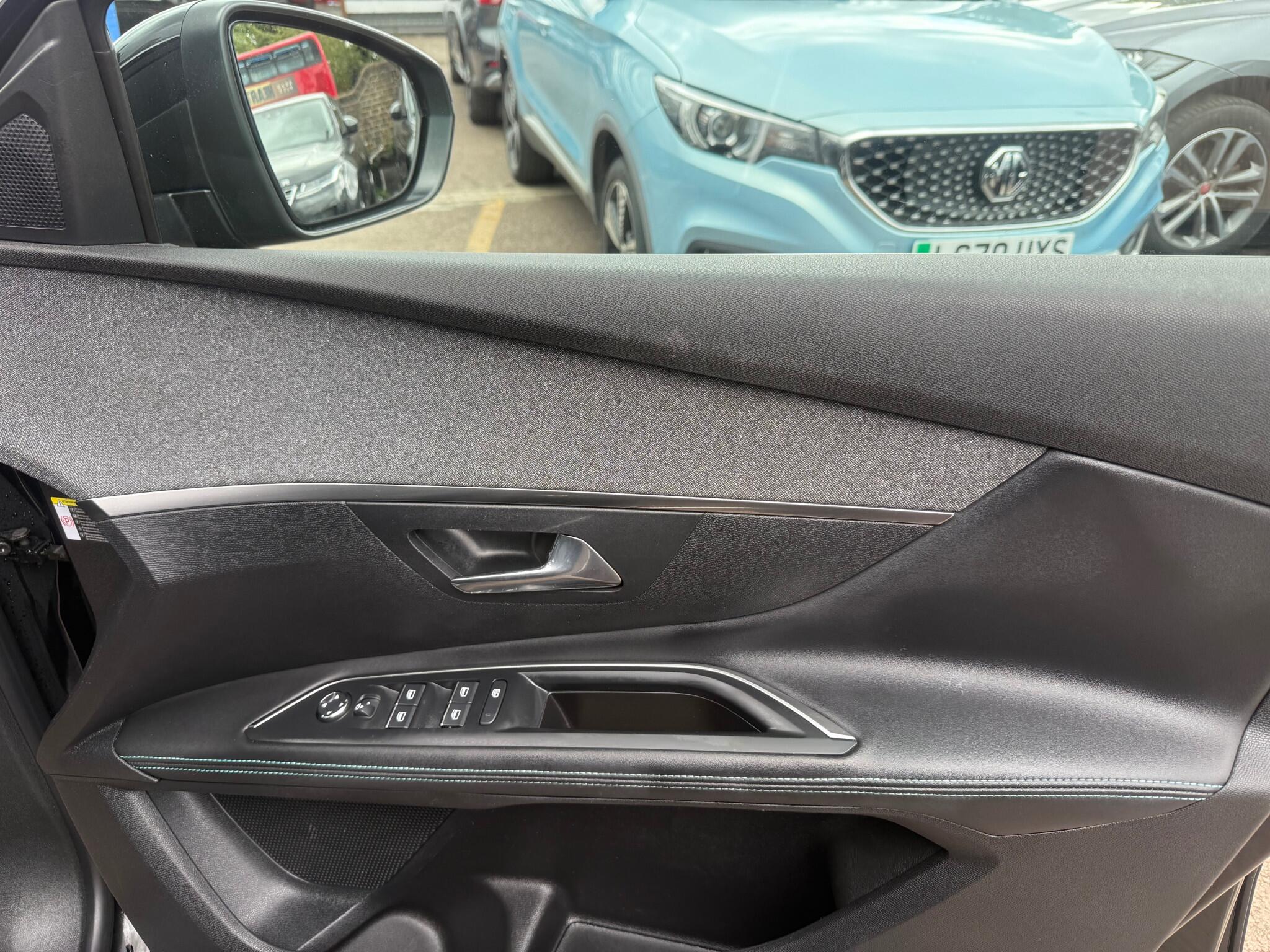Peugeot 5008 view 18