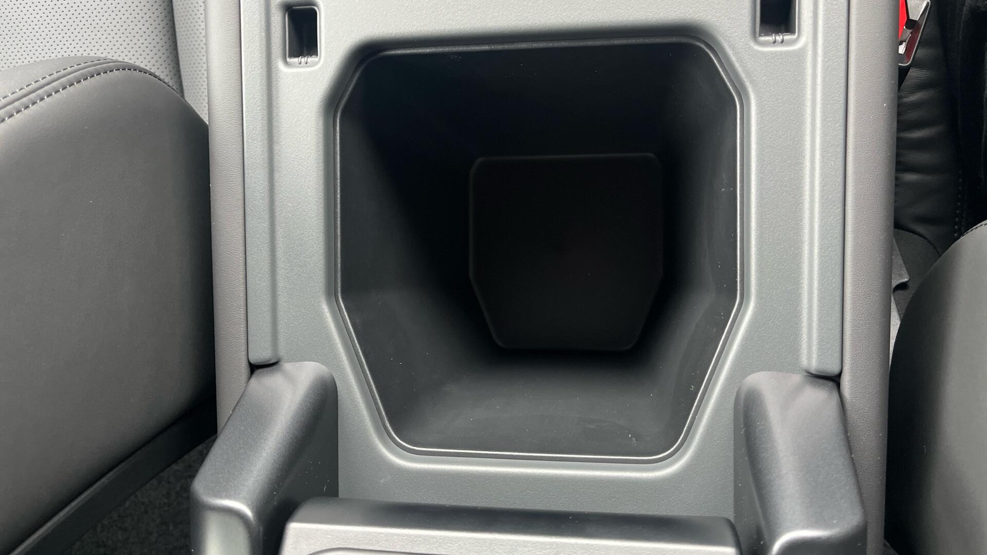Land Rover Defender view 51
