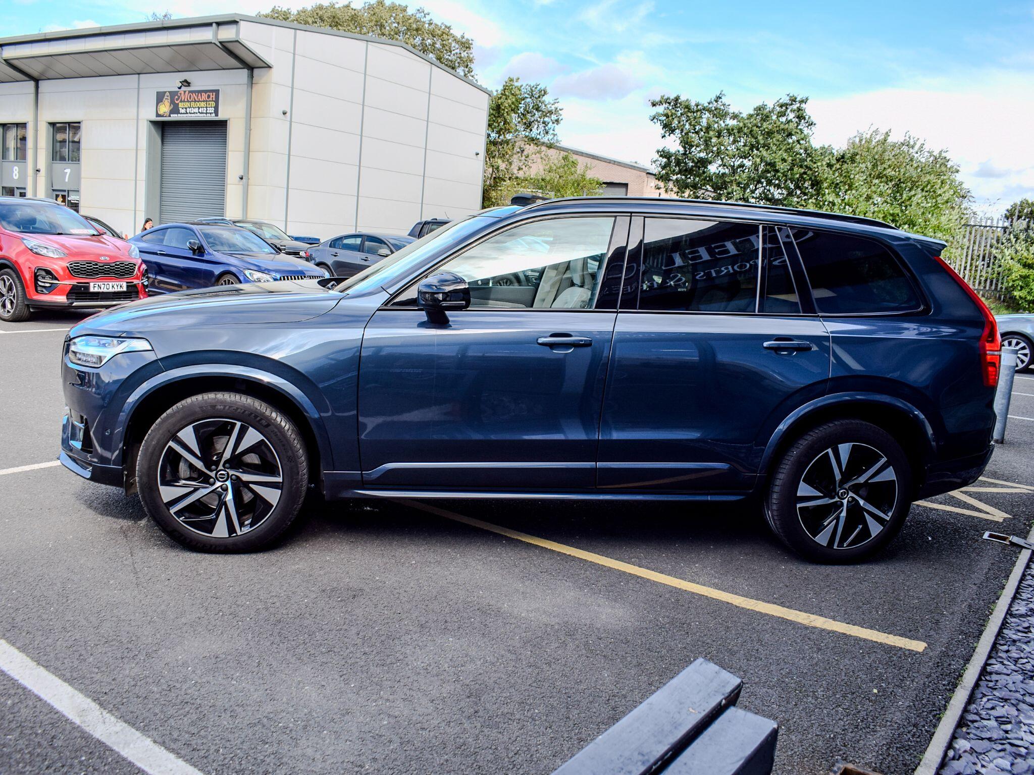 Volvo XC90 view 7