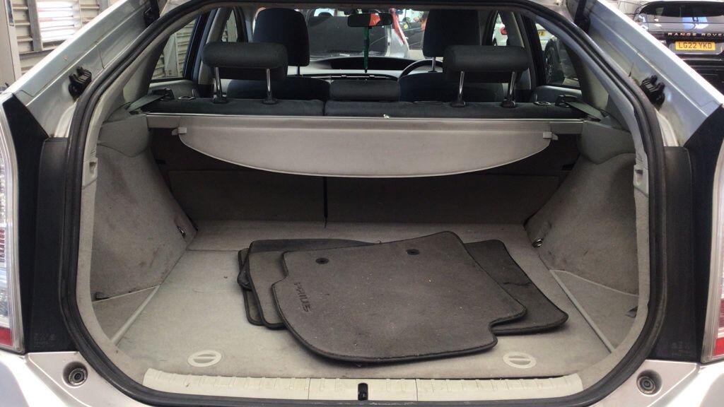 Toyota Prius view 9