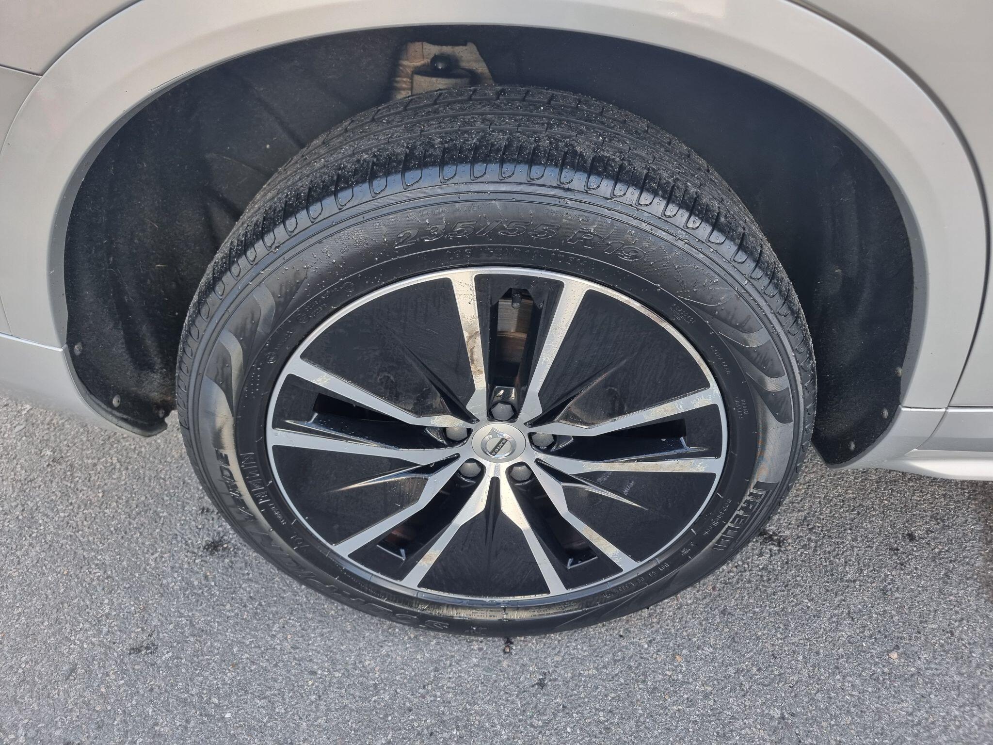 Volvo XC90 view 11