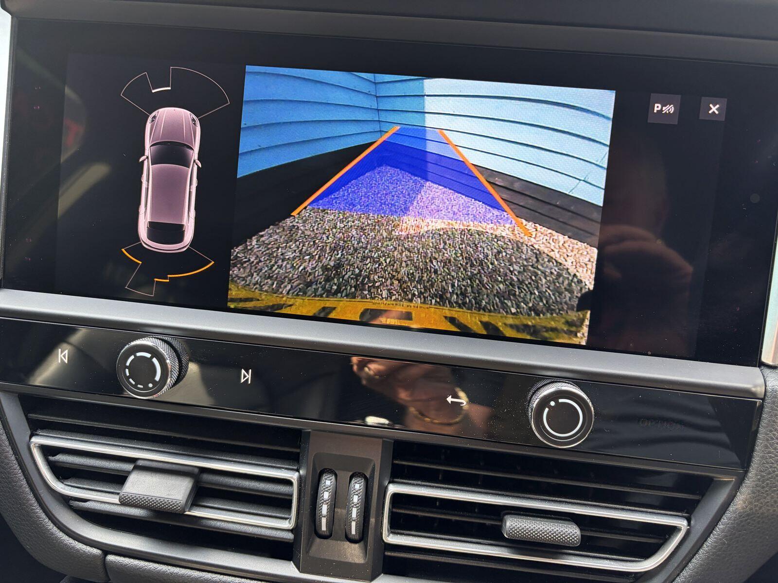Porsche Macan view 22