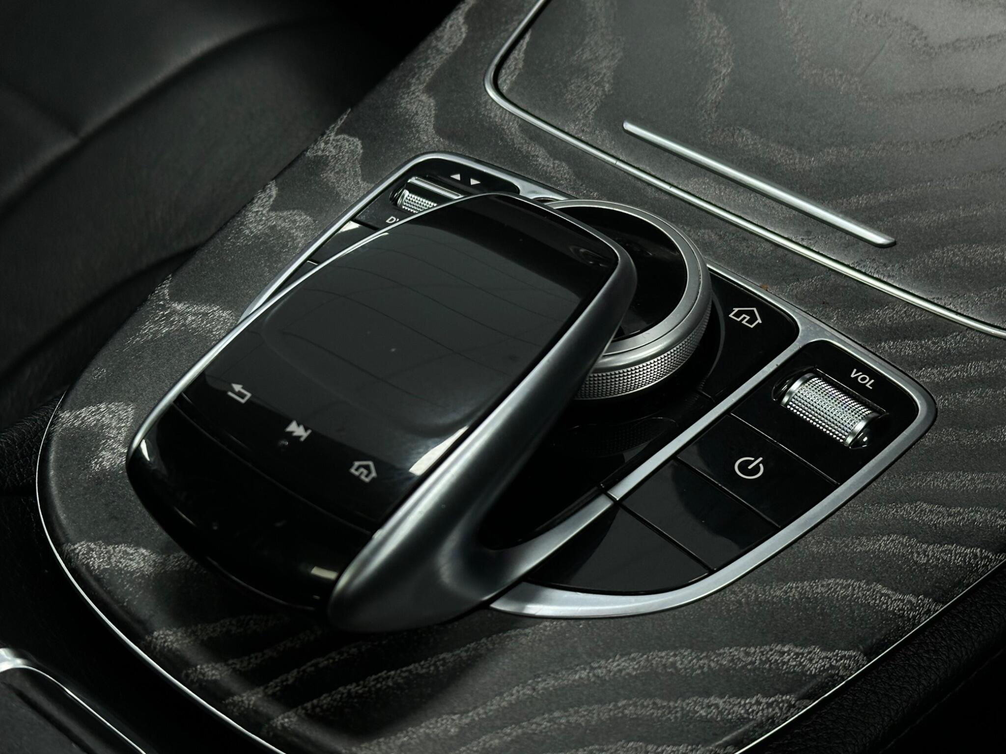 Mercedes-Benz CLS view 25