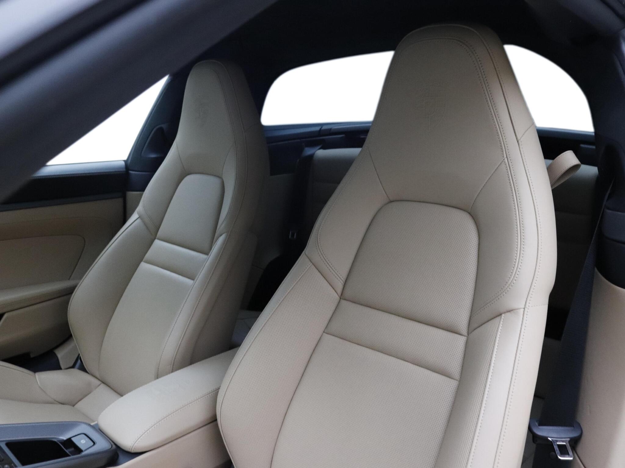 Porsche 911 view 14