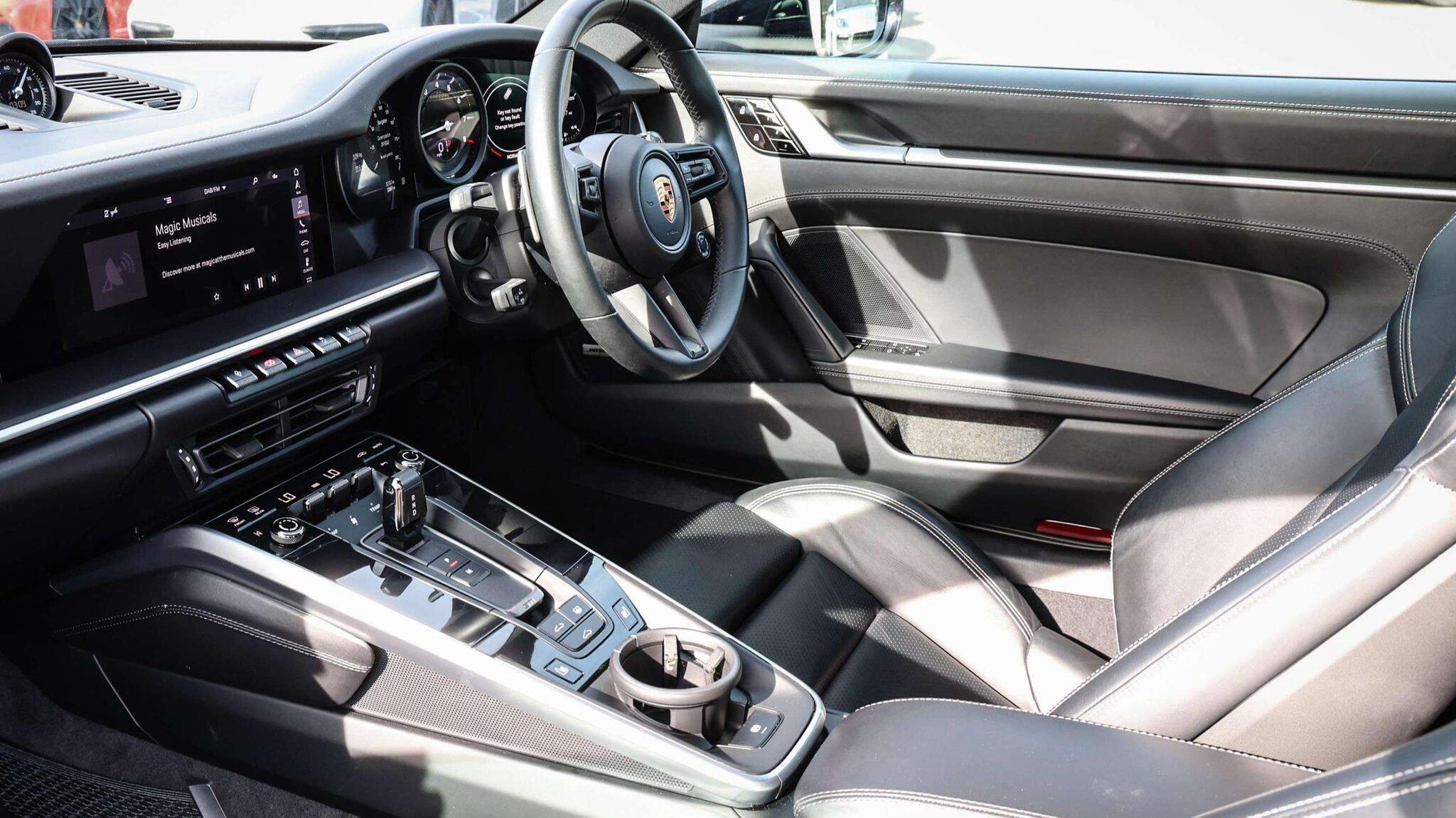 Porsche 911 view 9