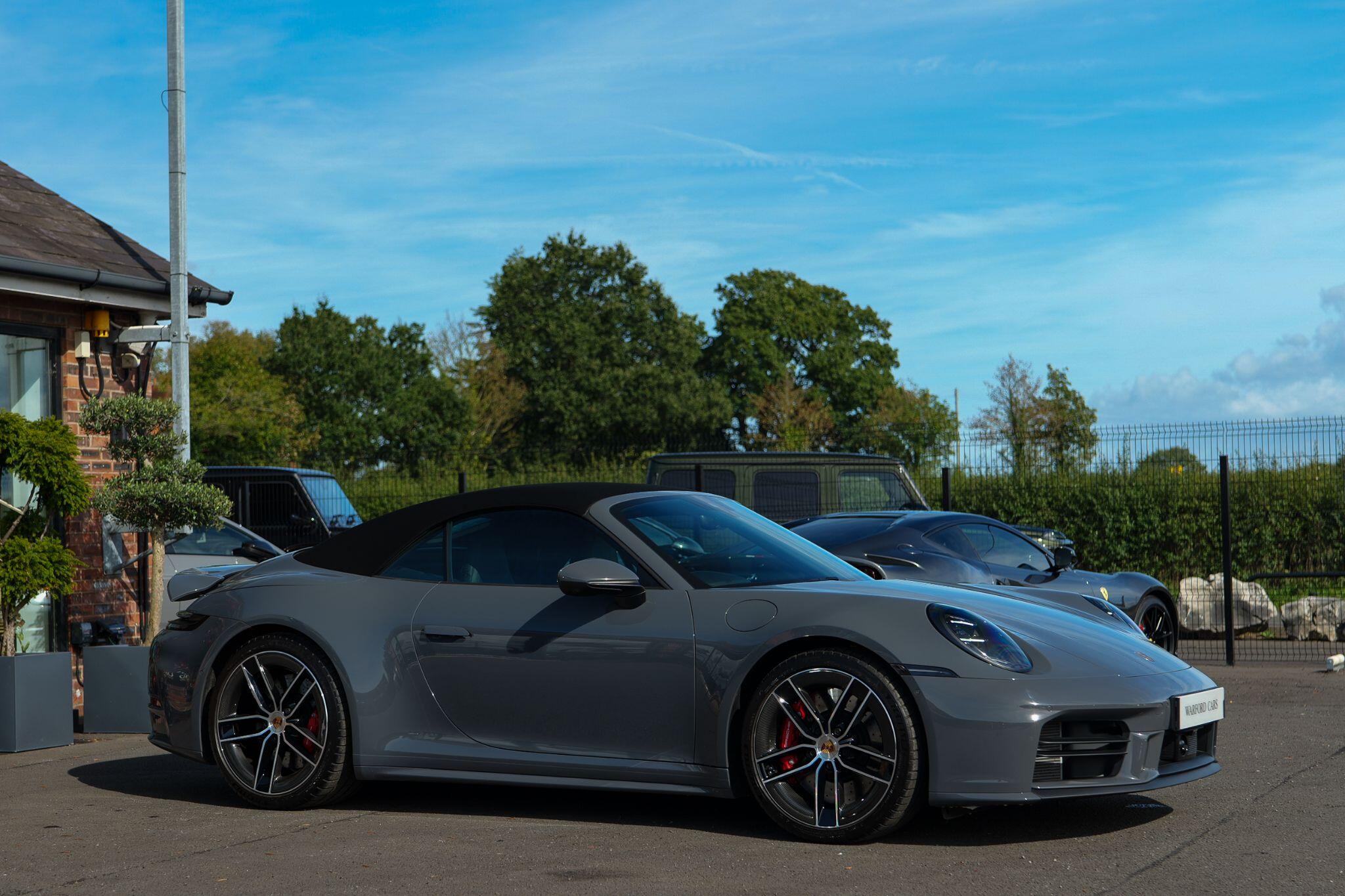 Porsche 911 view 7