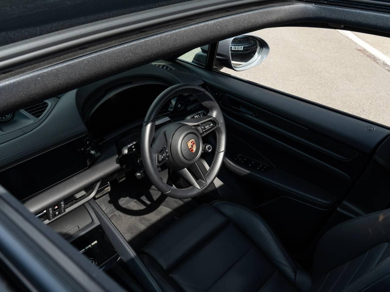 Porsche Macan view 38