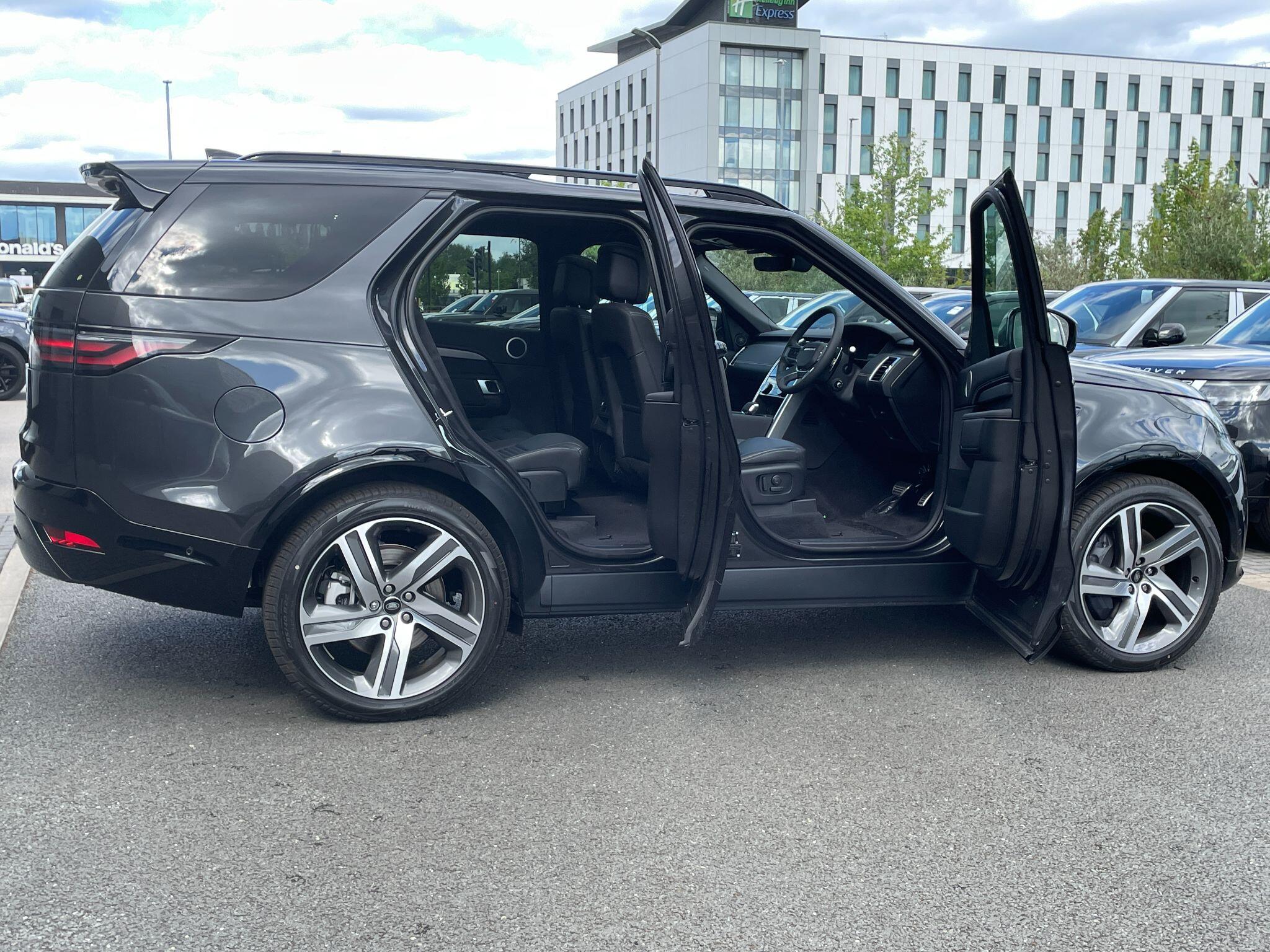 Land Rover Discovery view 9