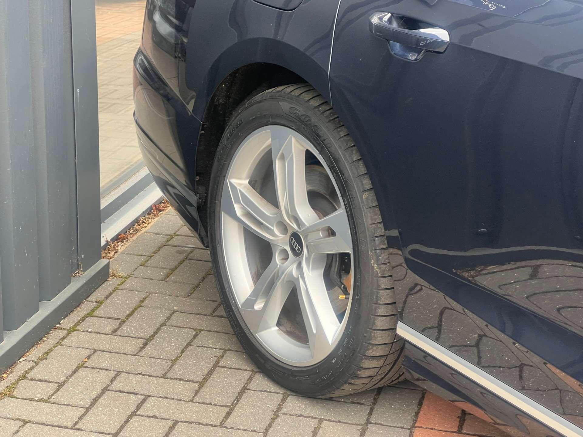 Audi A8 view 60