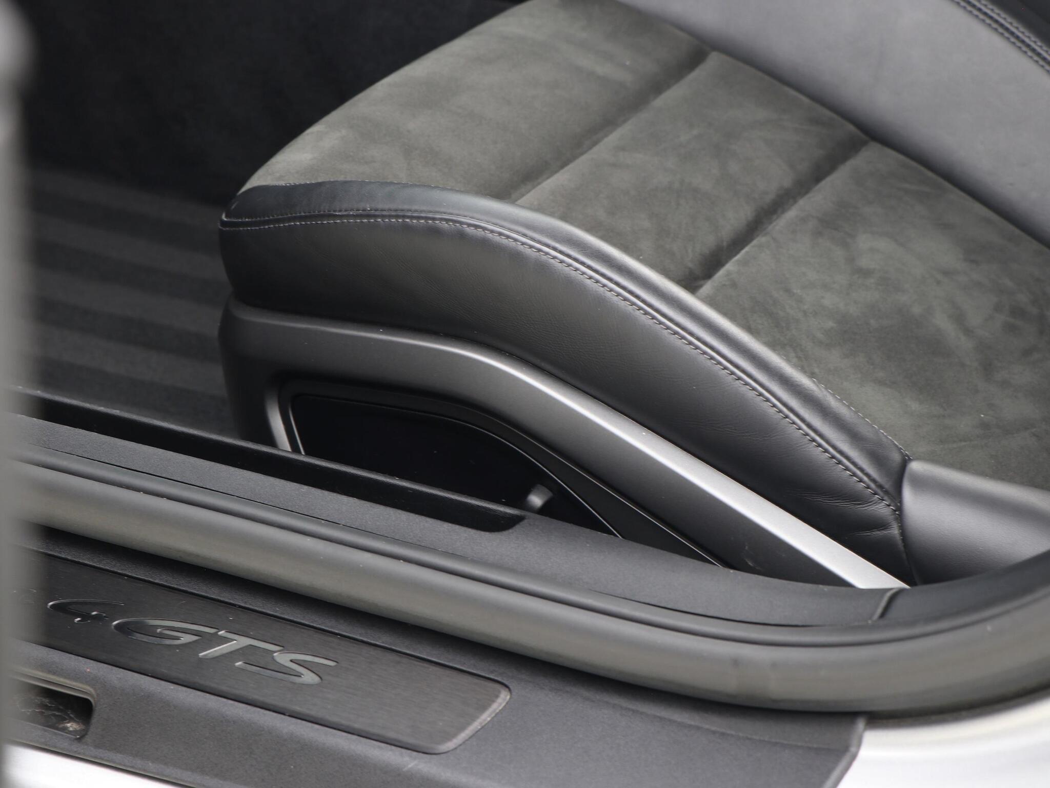 Porsche 911 view 49