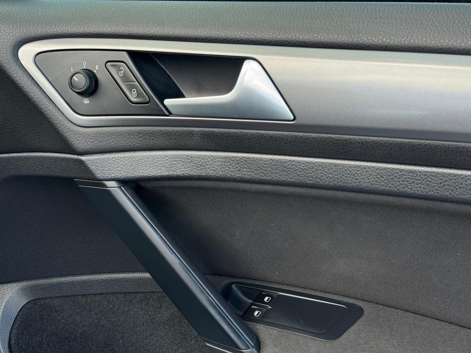 2014 Volkswagen Golf image 15