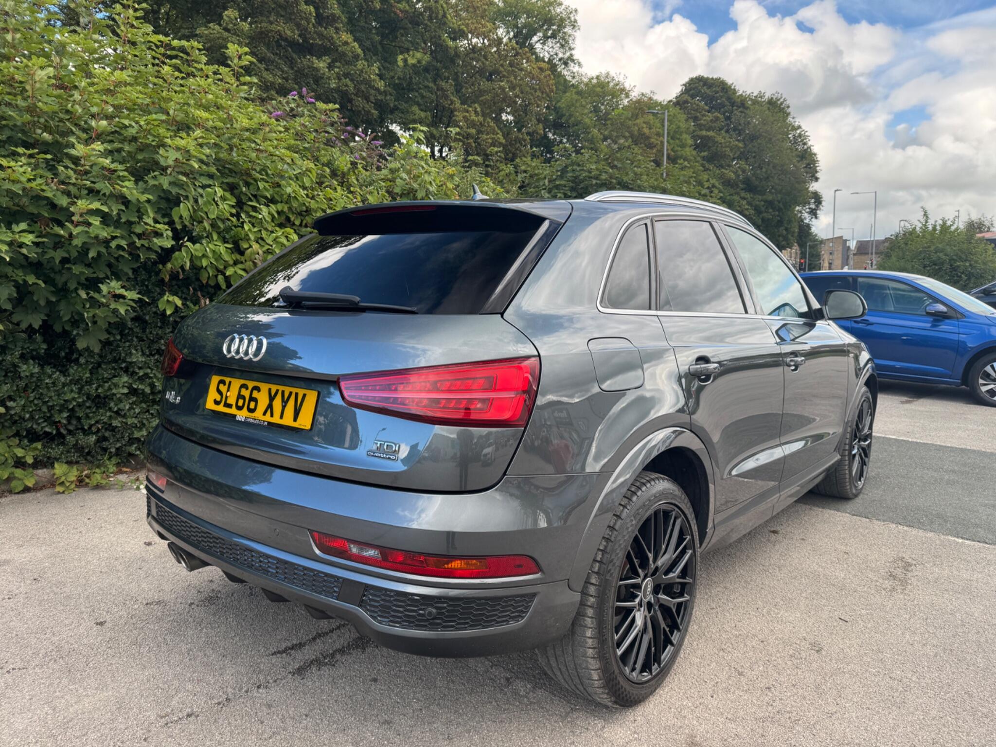 Audi Q3 view 9