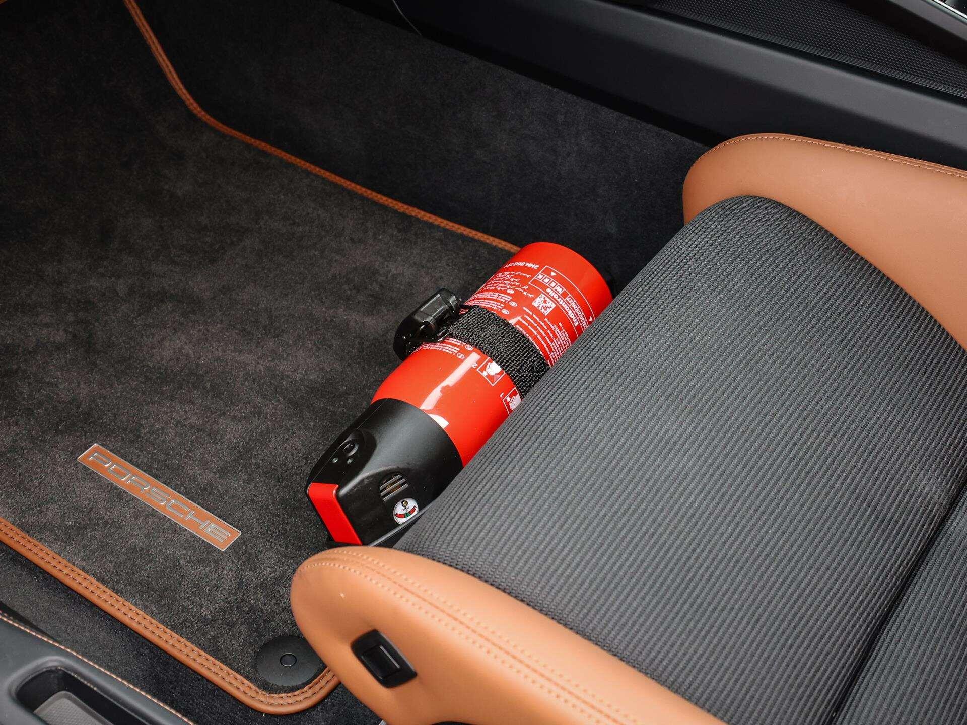 Porsche 911 view 22