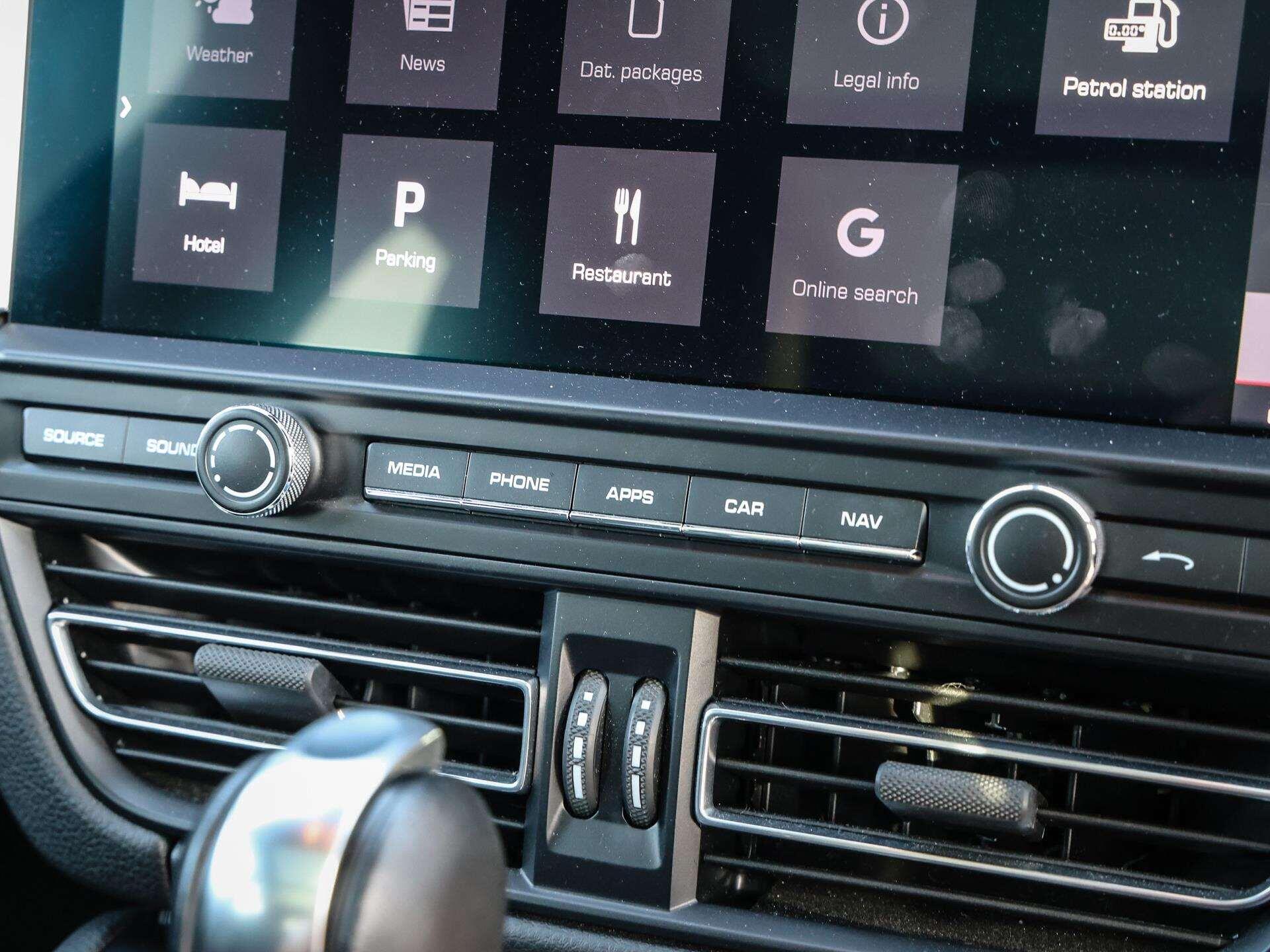 Porsche Macan view 23