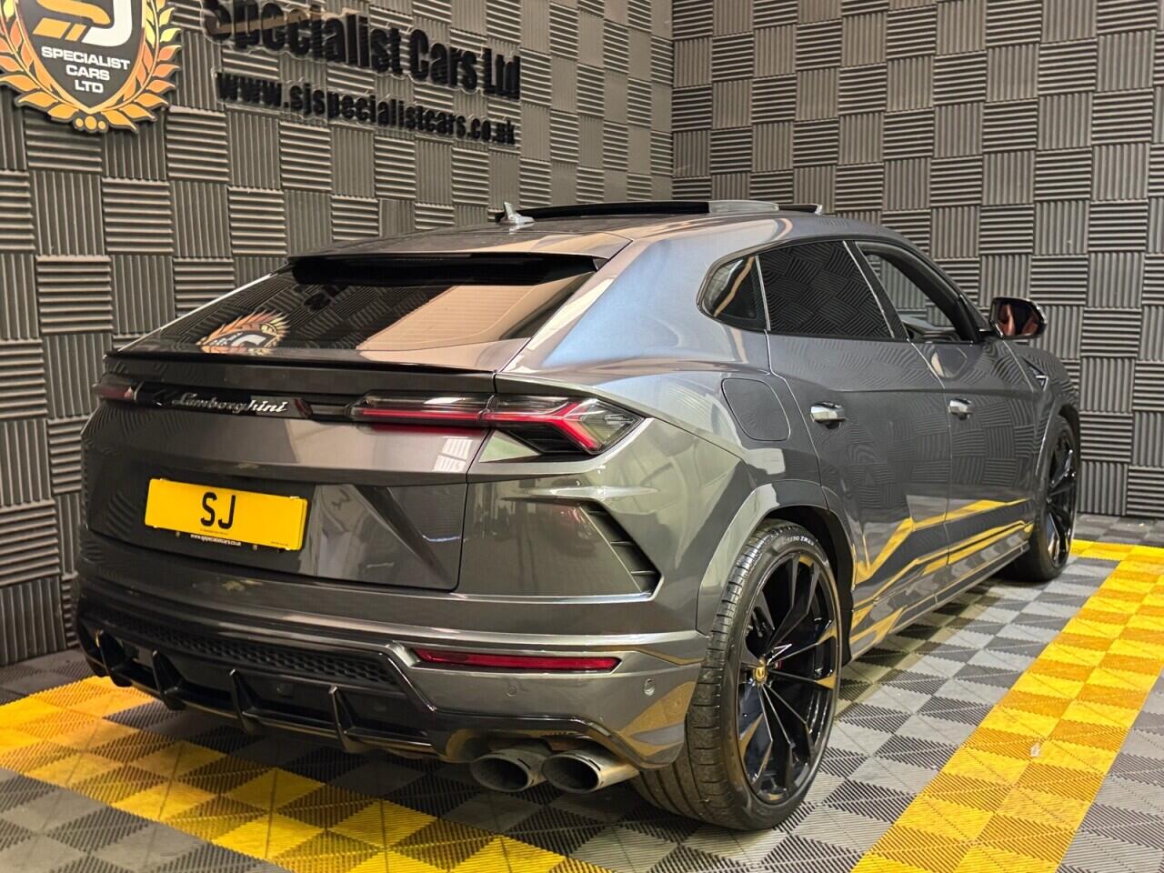Lamborghini Urus view 28
