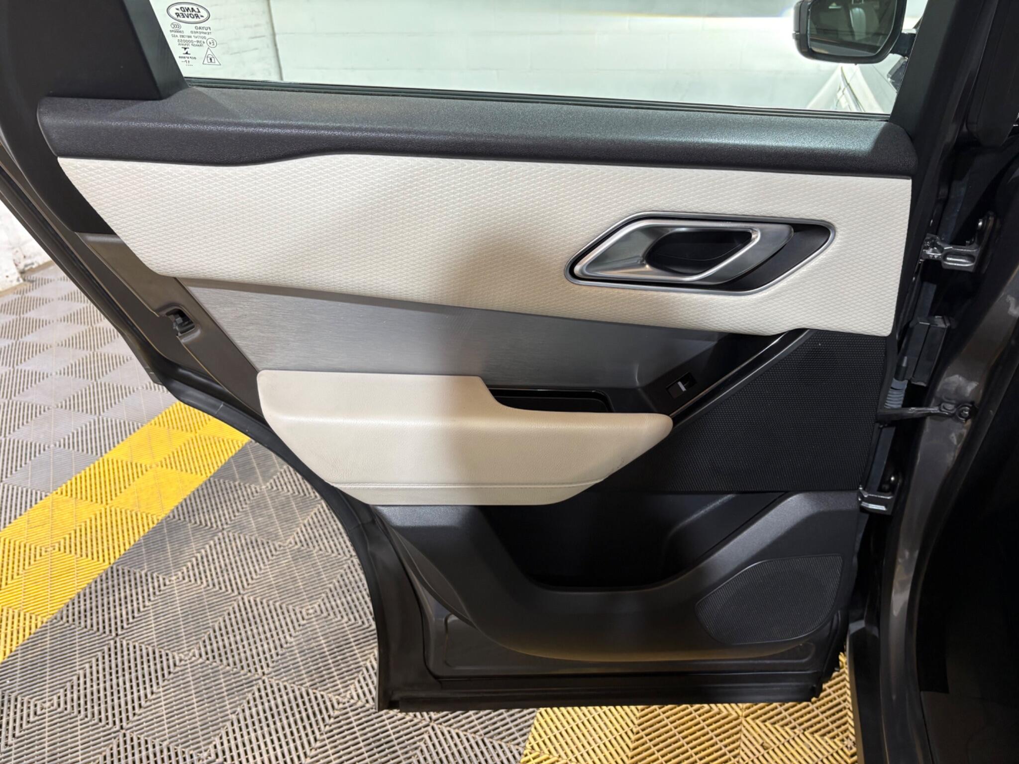 Land Rover Range Rover Velar view 61