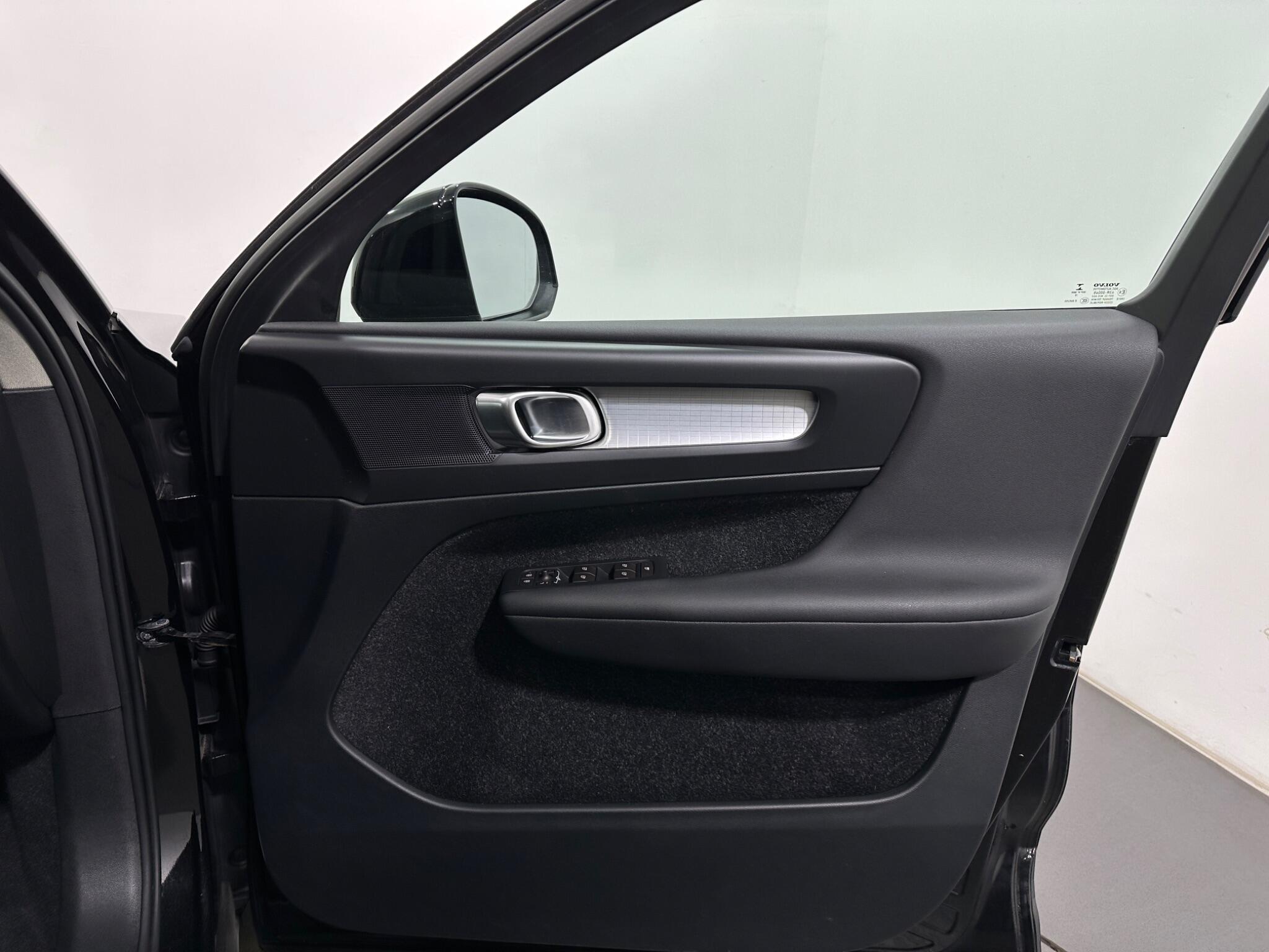 Volvo XC40 view 31