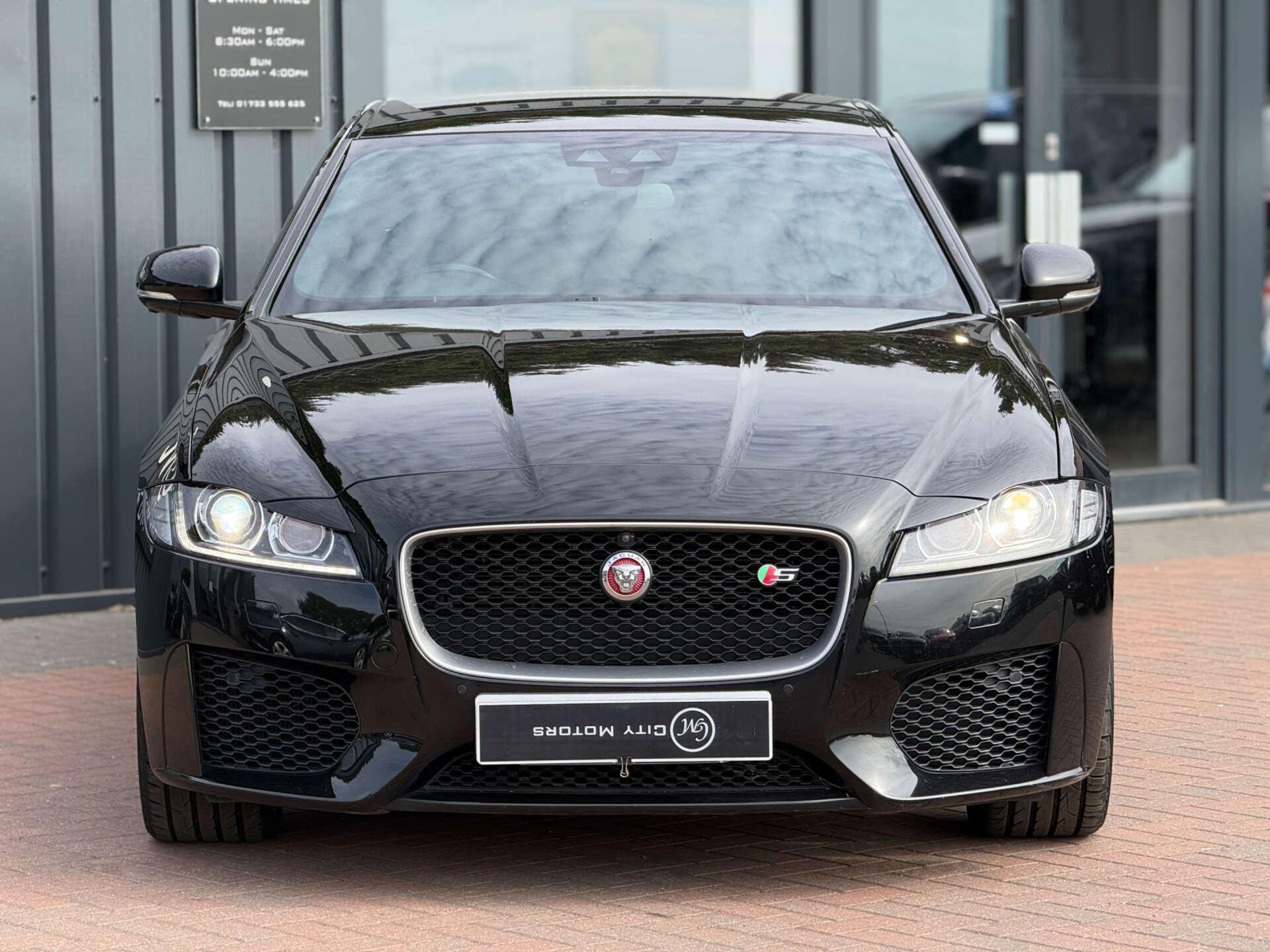 Jaguar XF view 4
