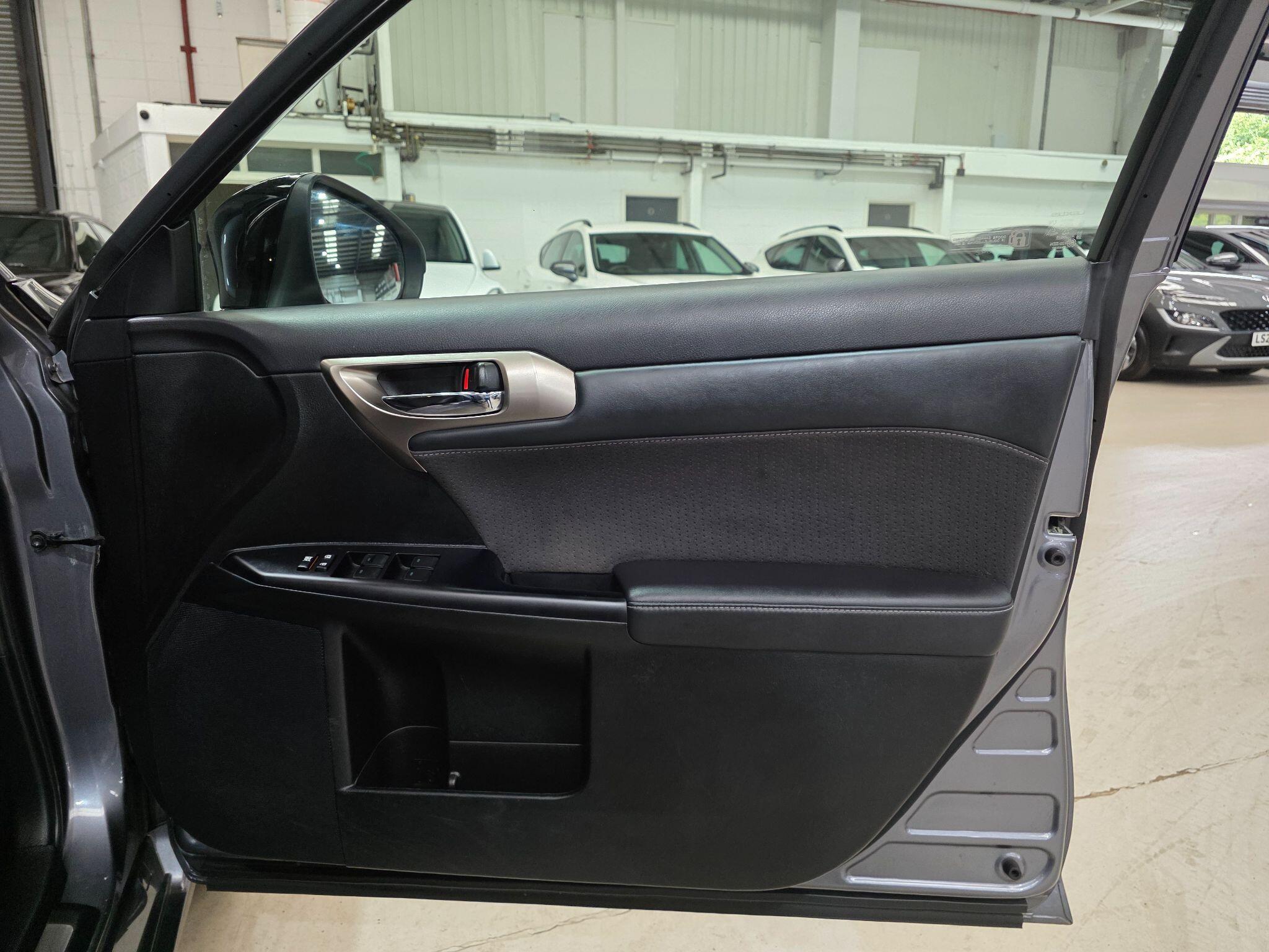 Lexus CT view 11