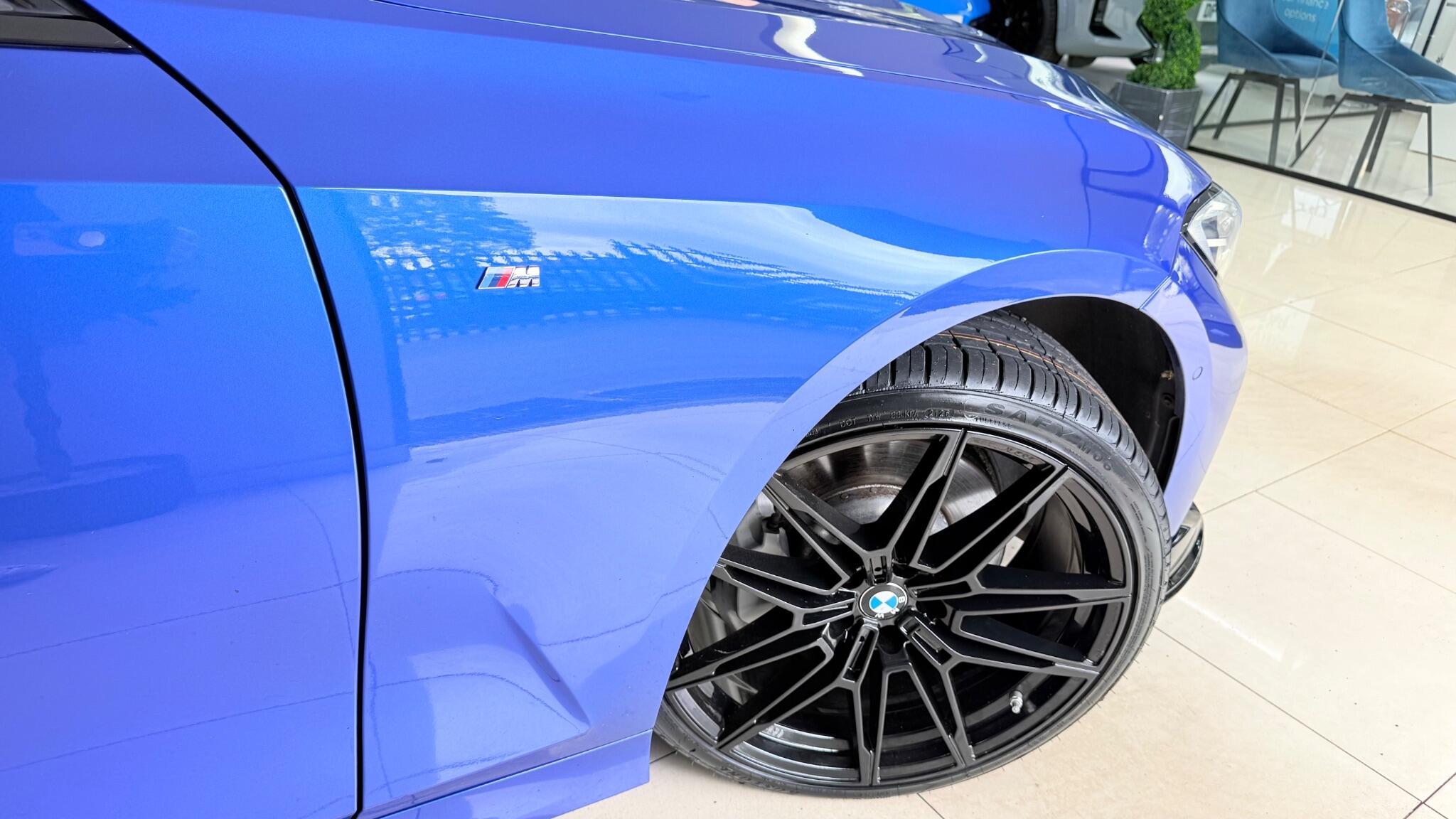 BMW 3 Series view 24