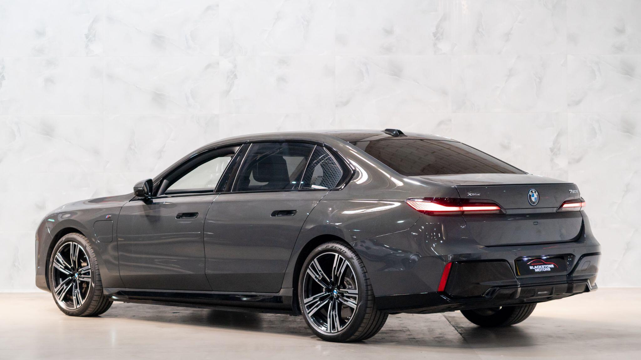 BMW 7 Series view 5